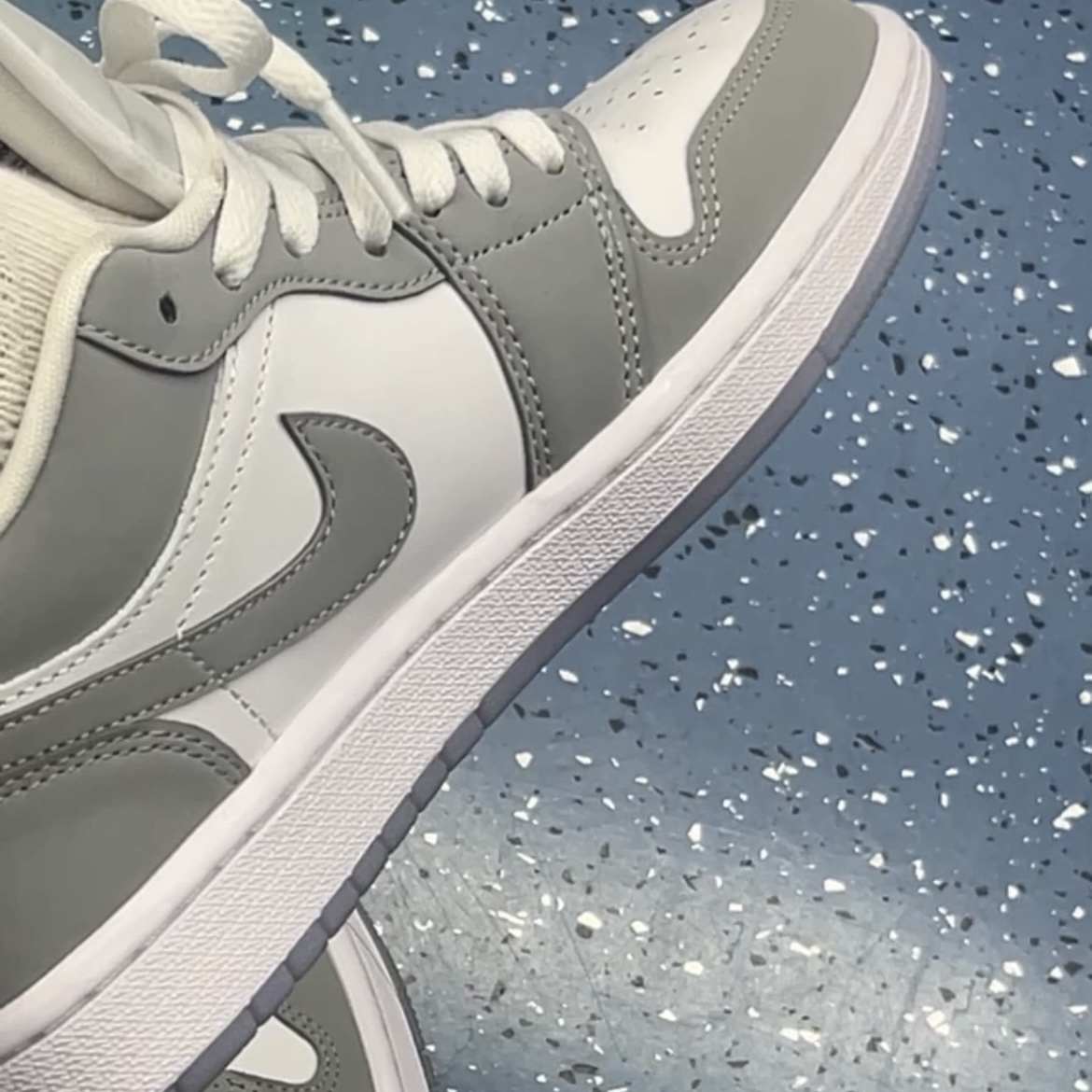 (W) Jordan 1 Low White Wolf Grey 착용 스타일