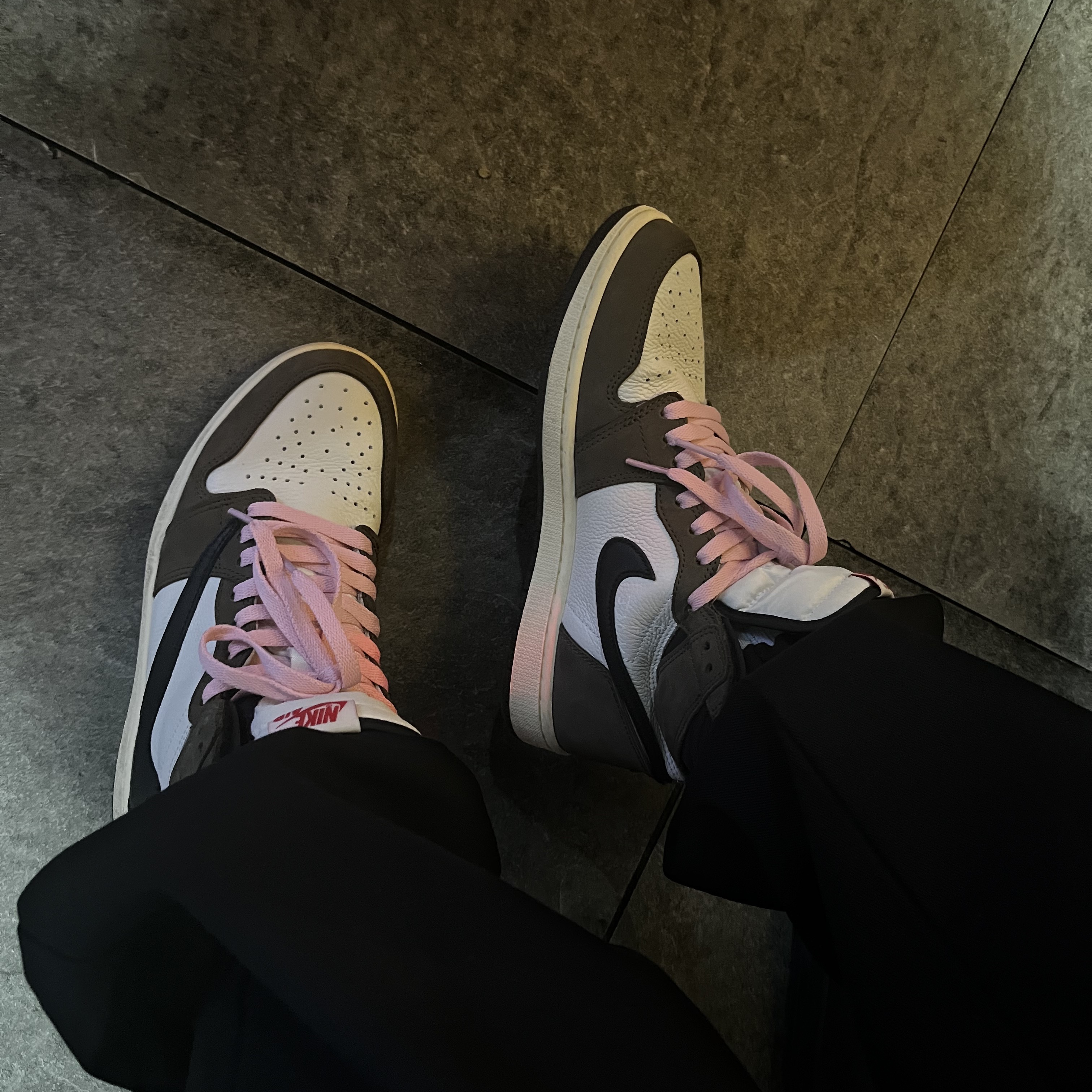 Jordan 1 x Travis Scott Retro High OG SP Mocha 착용 스타일
