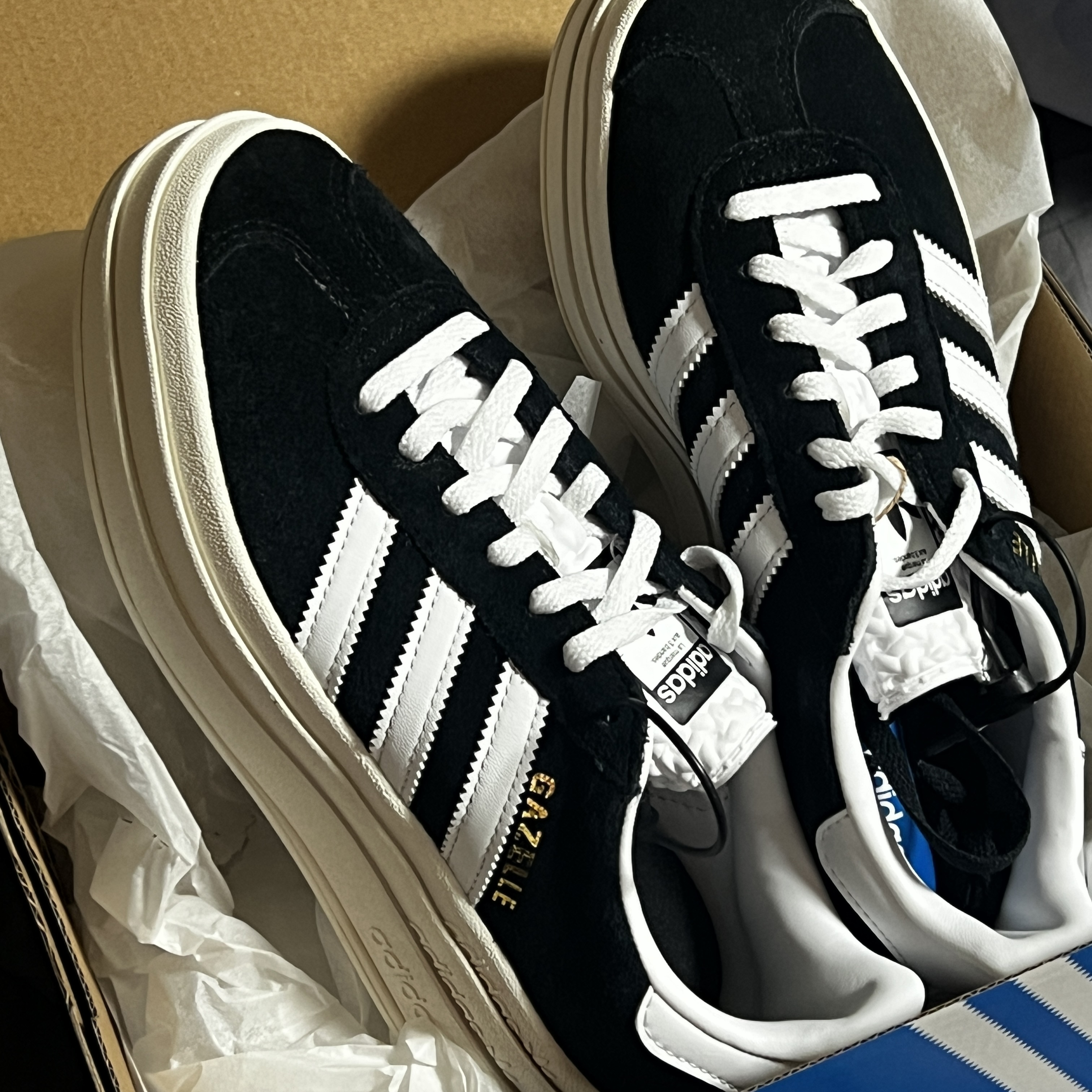 (W) Adidas Gazelle Bold Core Black Cloud White 착용 스타일