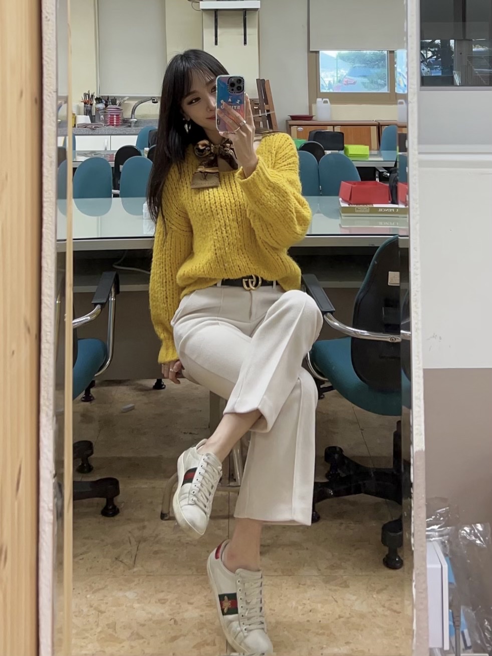 Casetify x IAB Studio iPhone White Logo Impact Case Aurora, (W) Louis Vuitton Monogram Confidential Bandeau Brown 착용 스타일