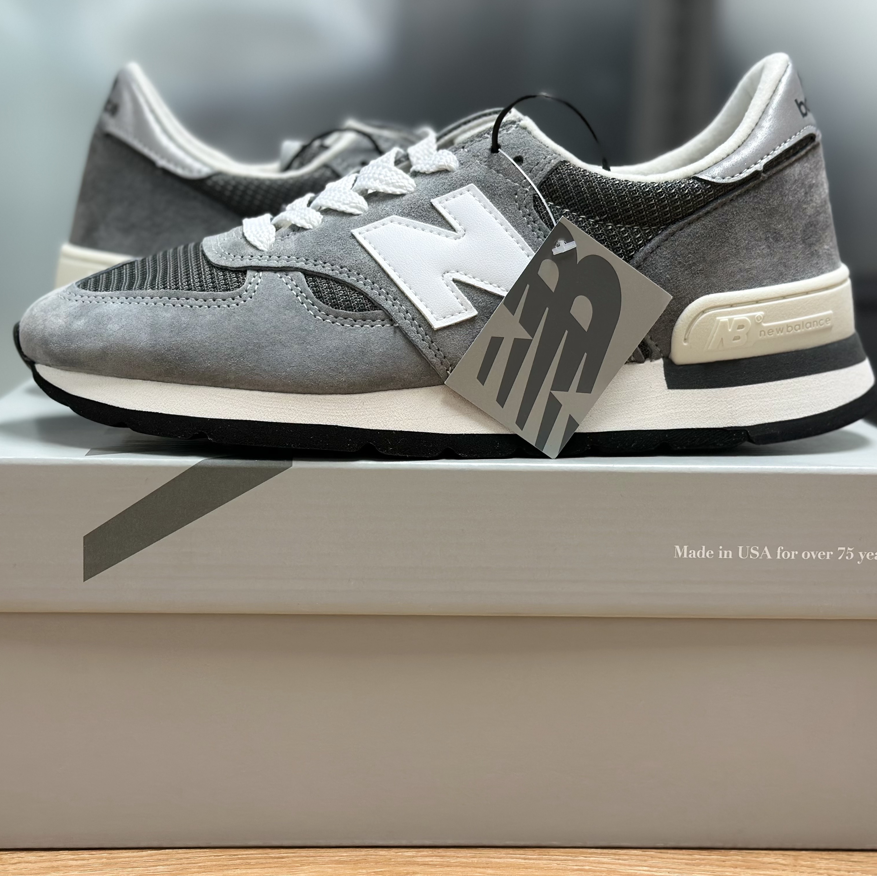 New Balance 990v1 Made in USA Grey White 착용 스타일 - 2