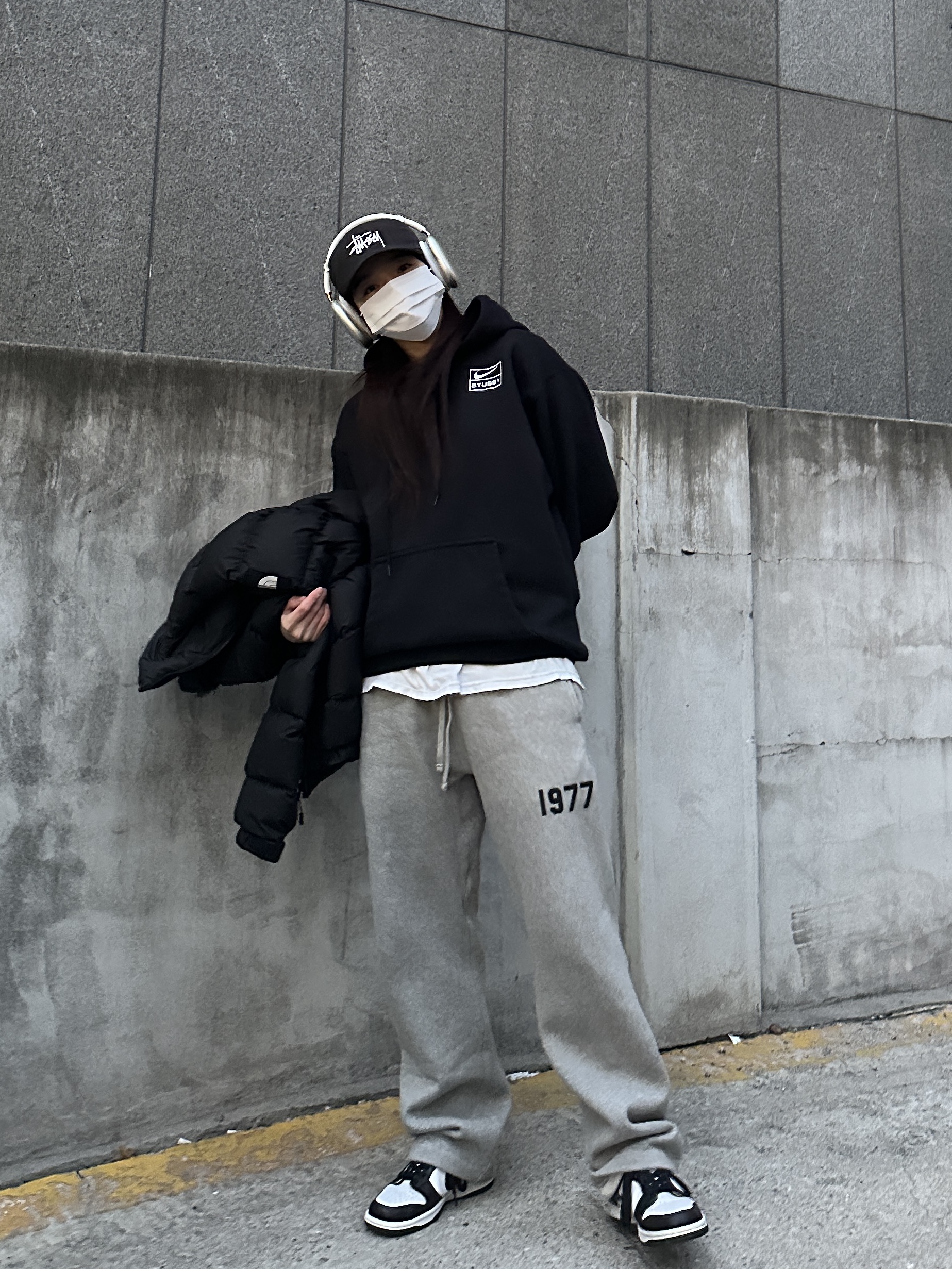 Essentials 1977 Relaxed Sweatpants Dark Oatmeal - 22SS, (W) Nike Dunk Low Black 착용 스타일 - 1