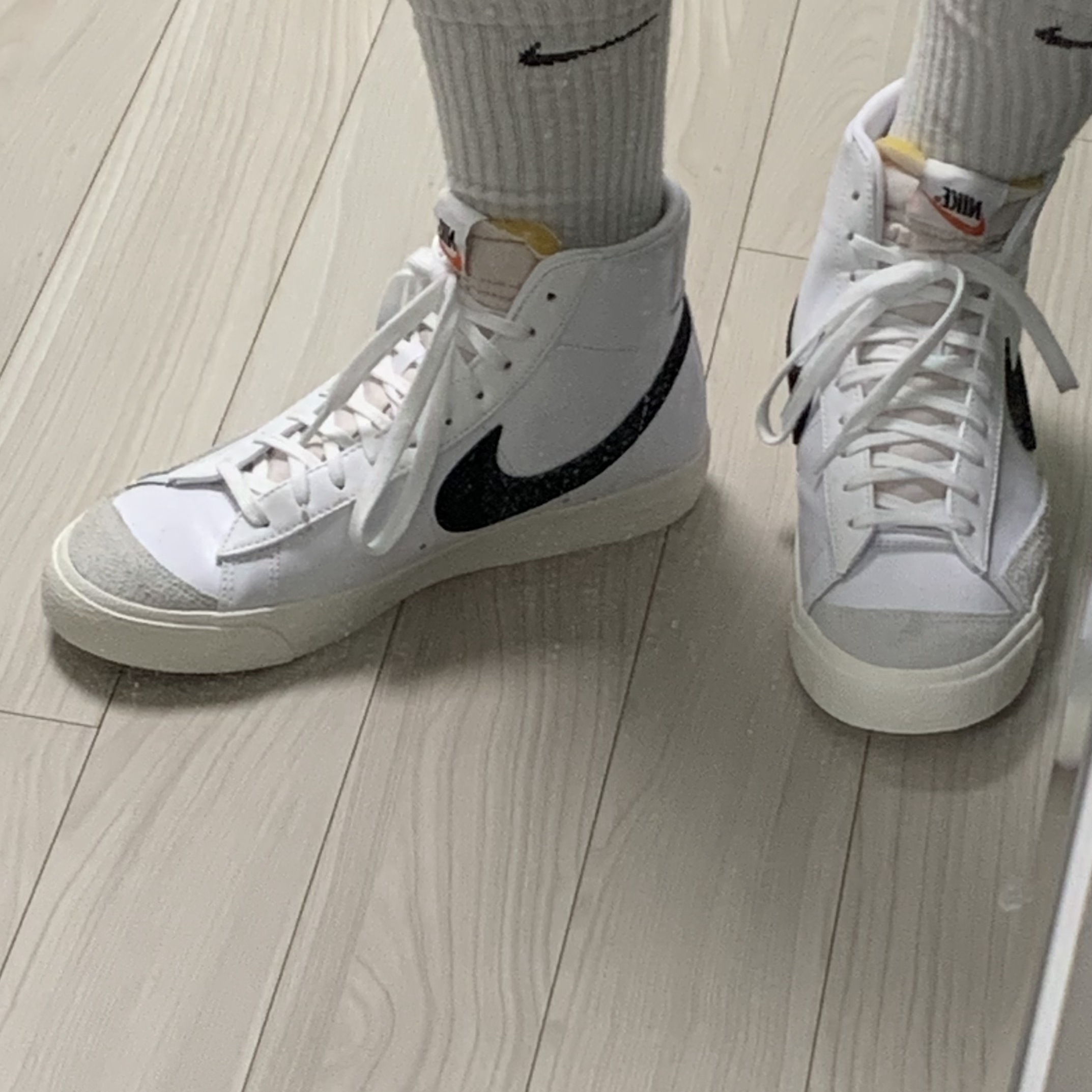Nike Blazer Mid '77 Vintage White Black 착용 스타일 - 1