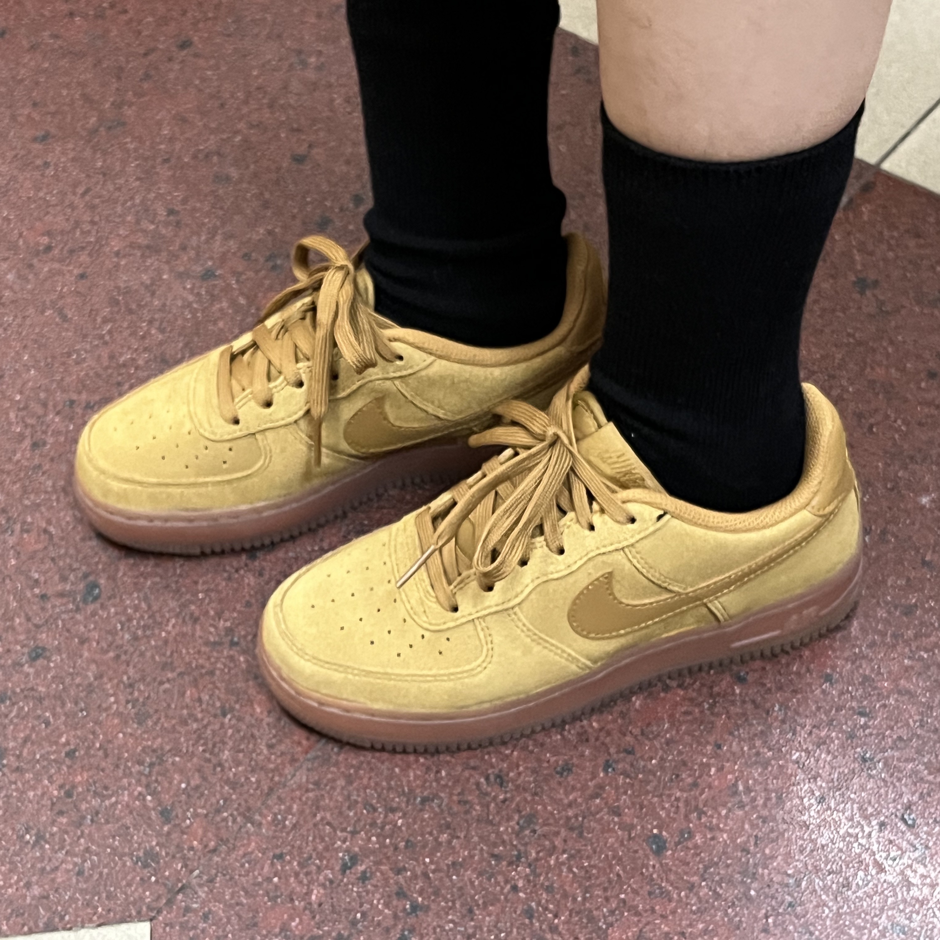 (GS) Nike Air Force 1 LV8 3 Wheat 착용 스타일