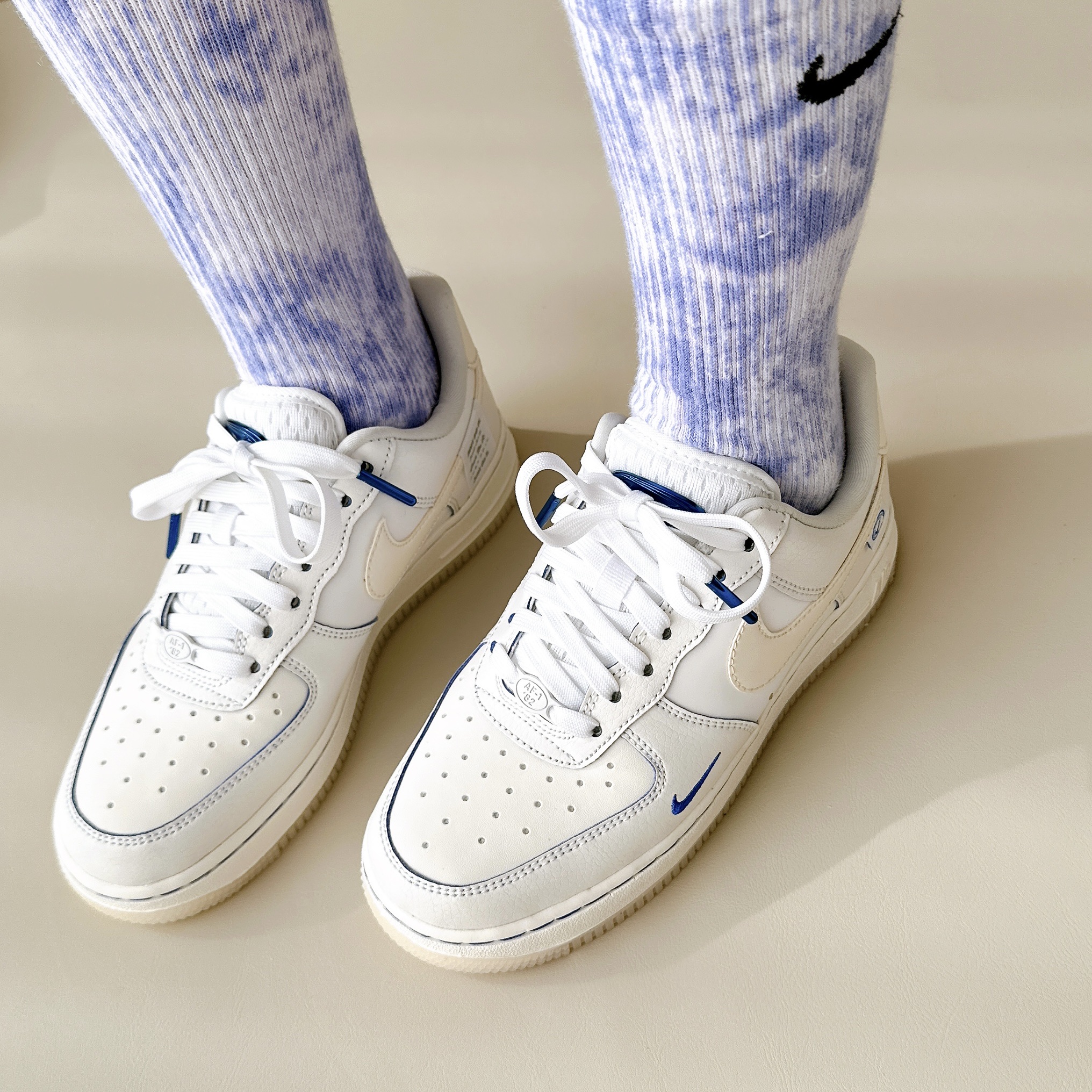 (W) Nike Air Force 1 '07 LX Game Royal Sail 착용 스타일 - 4