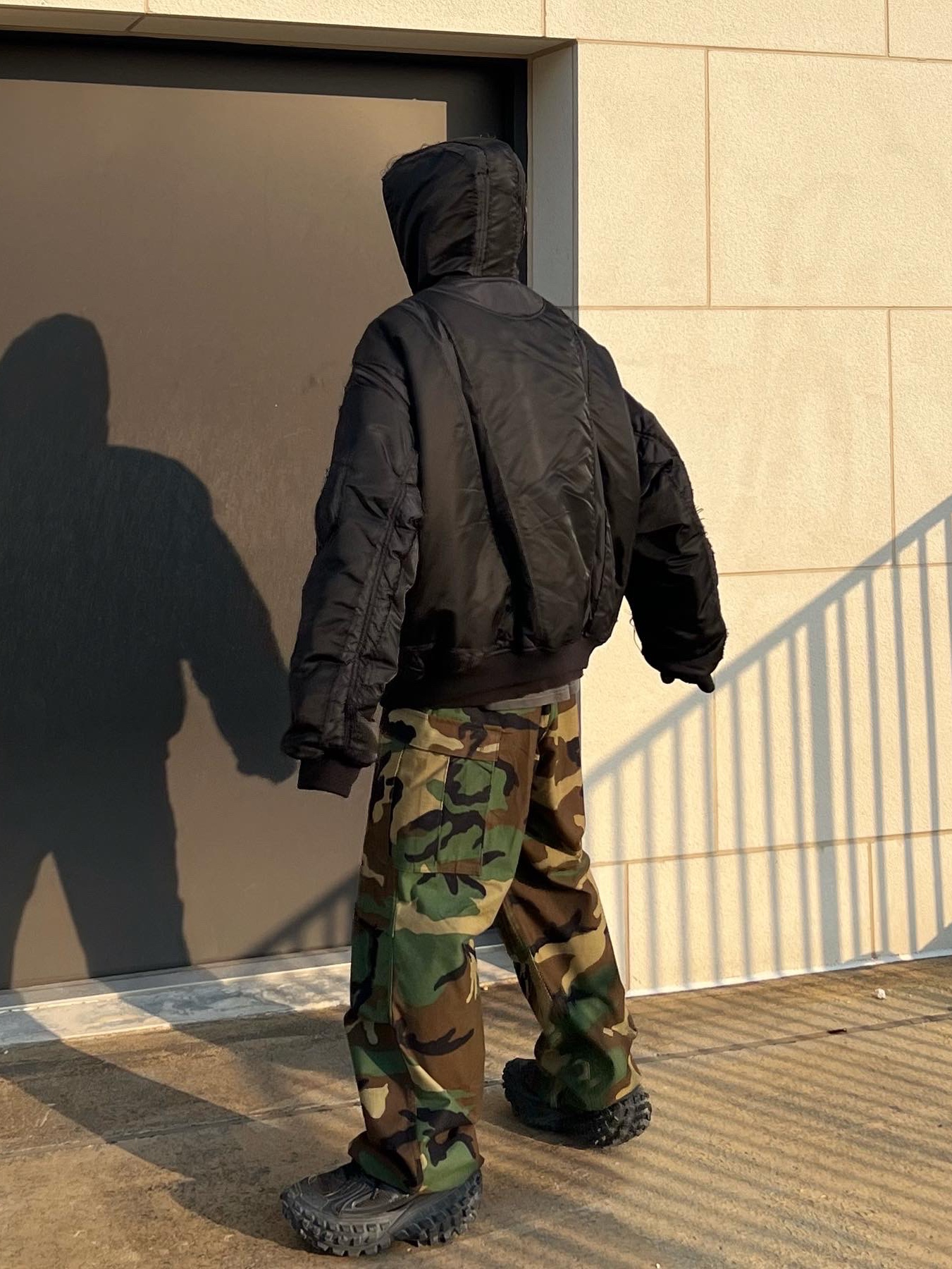 Balenciaga Defender Sneakers Black 착용 스타일 - 3