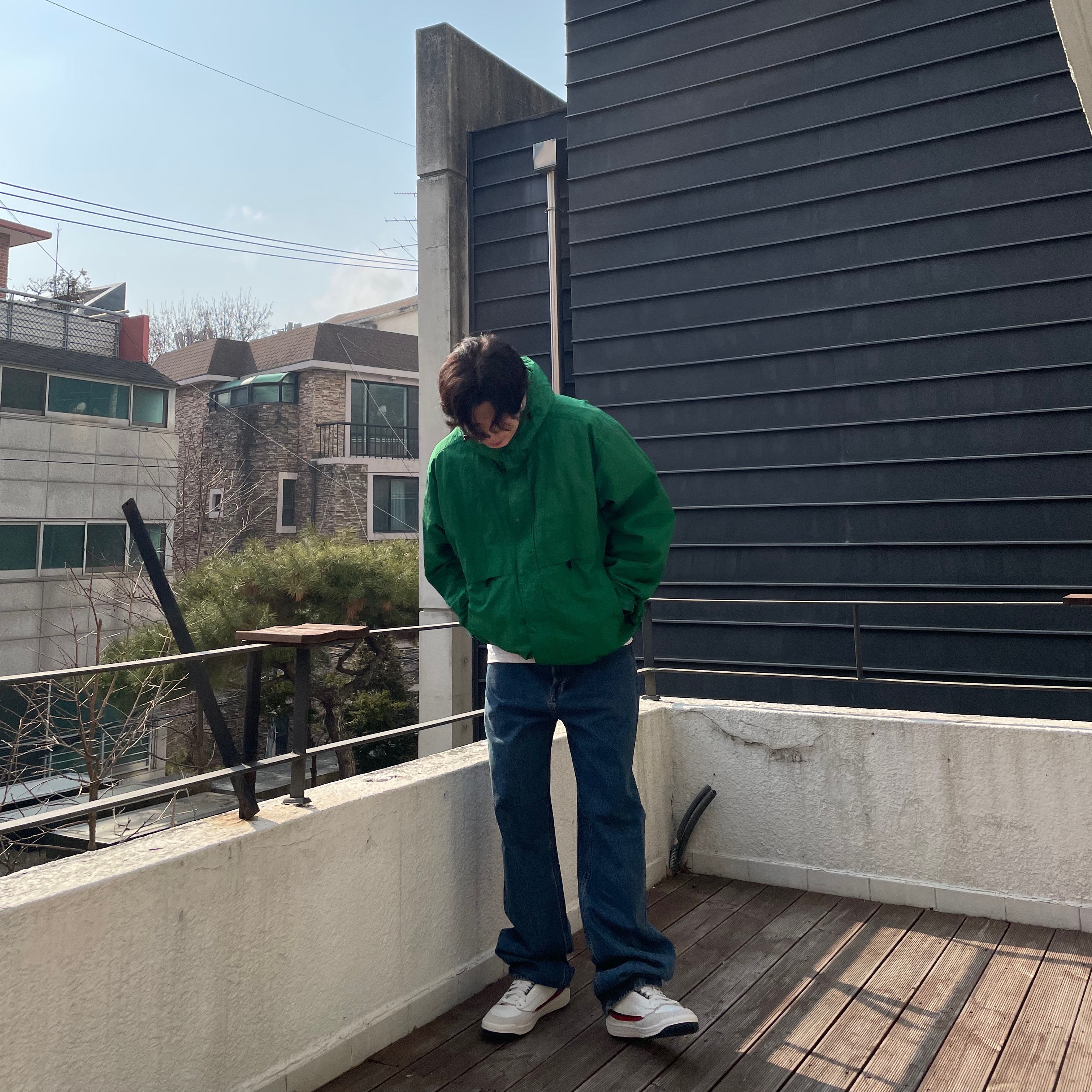 Palace x CK1 Baggy Jean Tinted Sandstone Indigo - 22SS, Supreme Box Logo L/S T-Shirt White - 20FW 착용 스타일 - 2