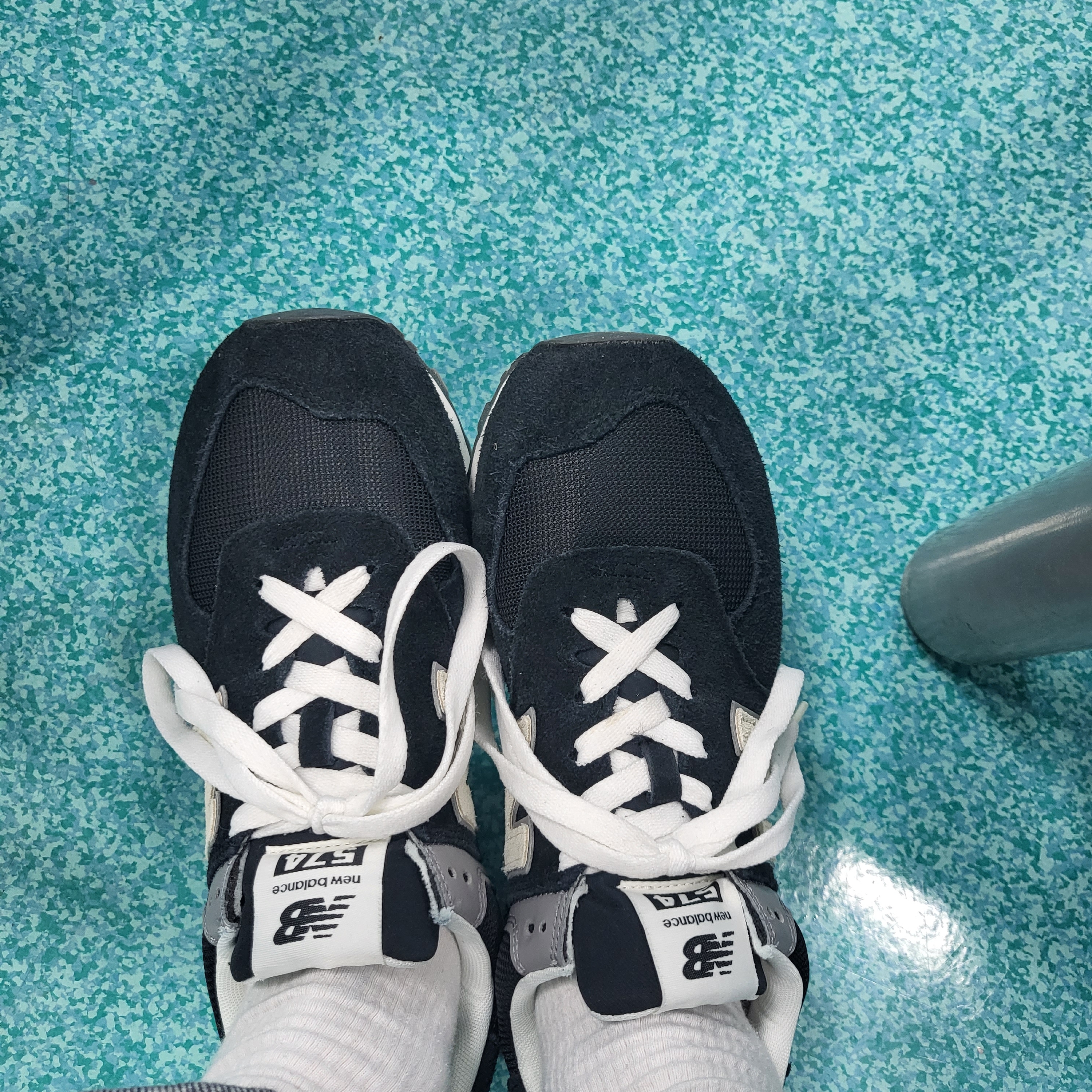 New Balance 574 Classics Reimagined Black 착용 스타일