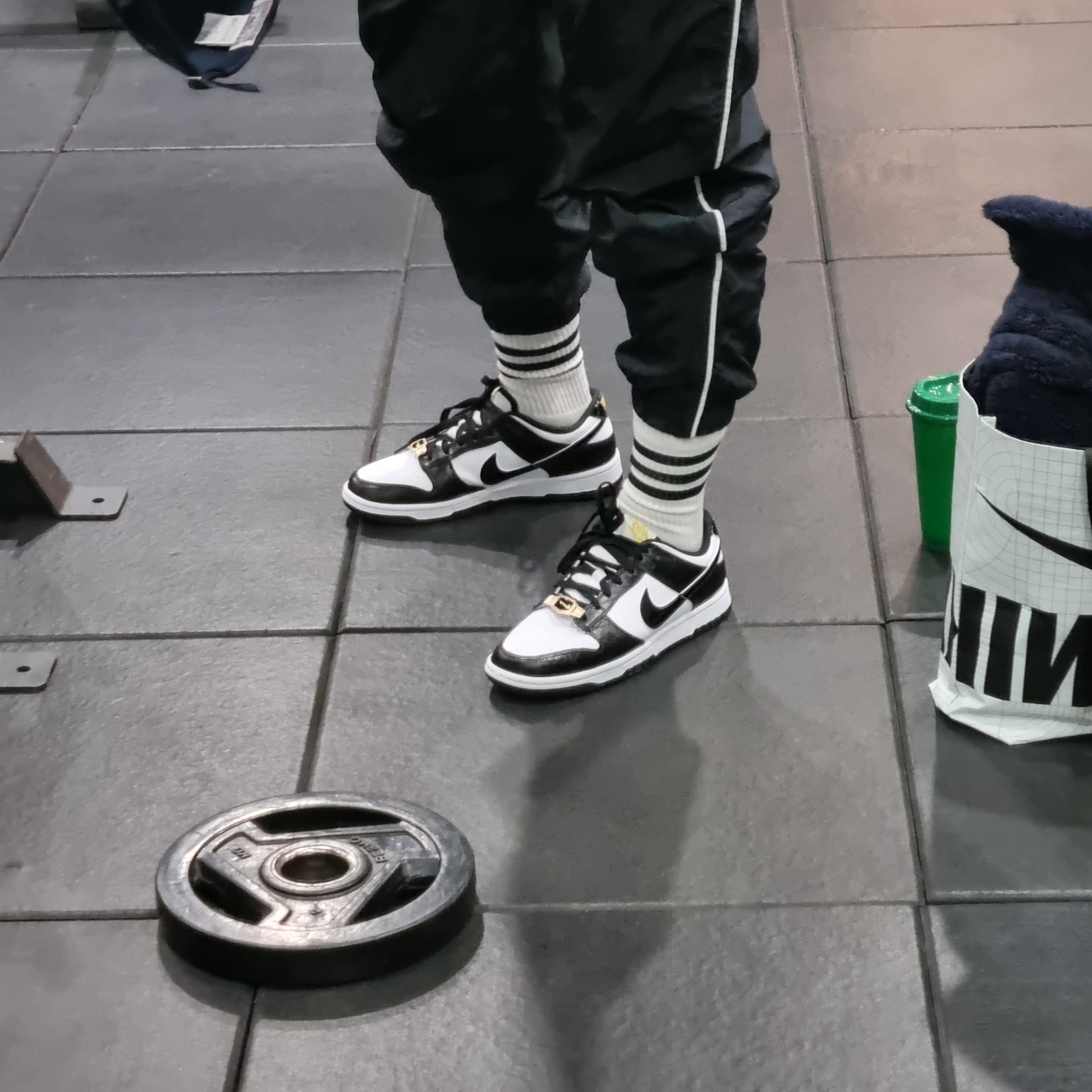 Nike Dunk Low Retro SE Black 착용 스타일