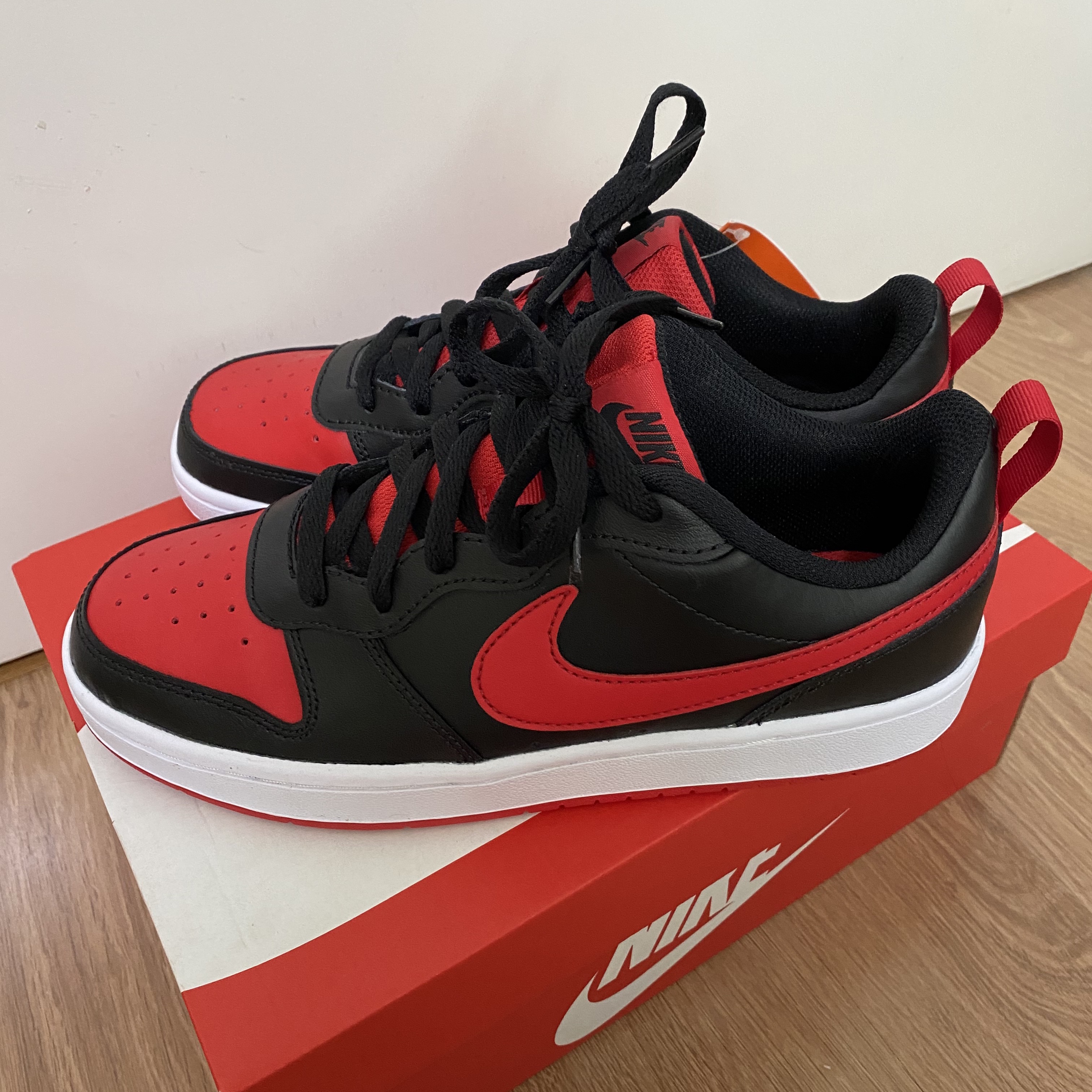 (GS) Nike Court Borough Low 2 Black University Red  착용 스타일
