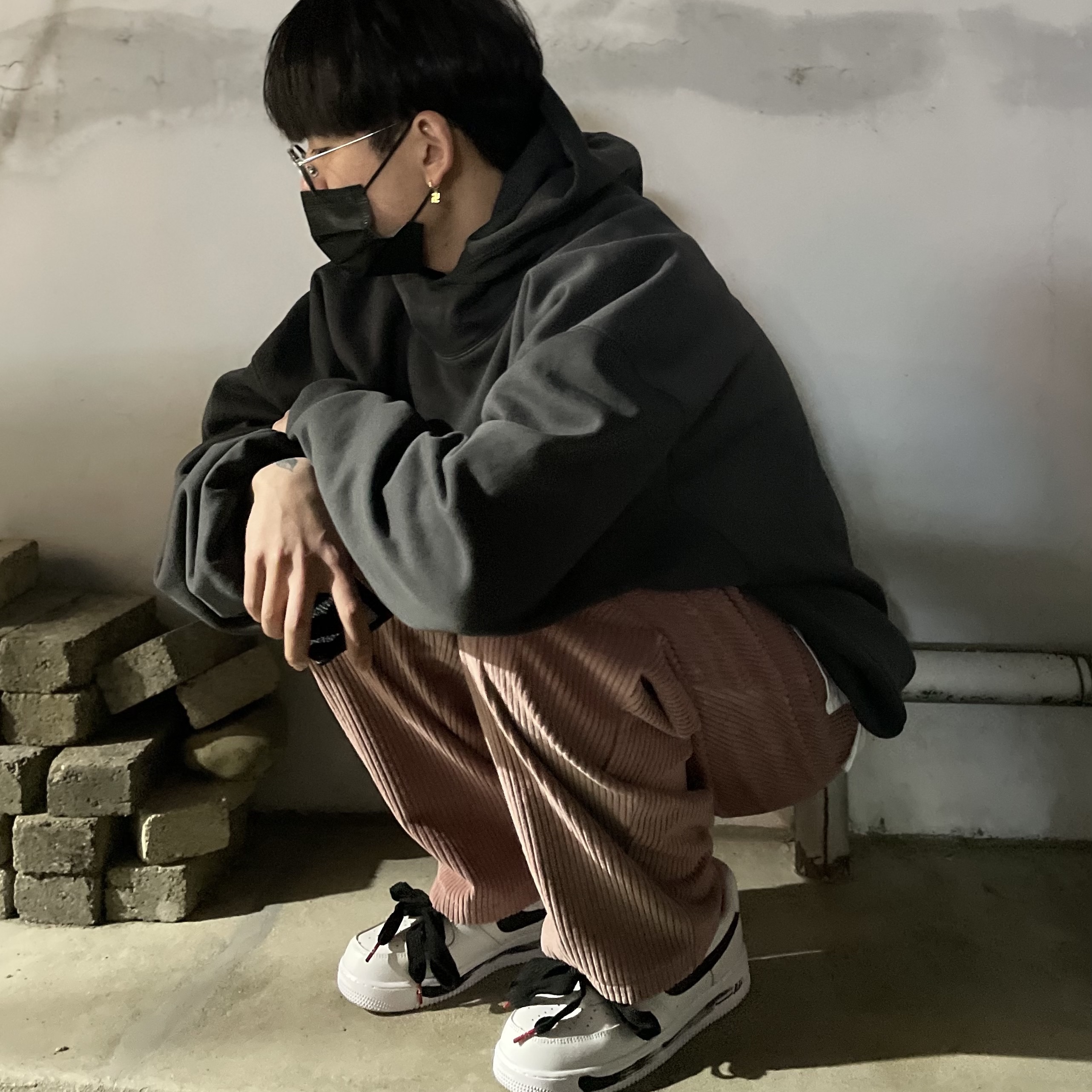 Yeezy Gap Engineered By Balenciaga Dove Hoodie Black, Nike x Peaceminusone Air Force 1 Low Para-Noise 2.0 착용 스타일 - 1