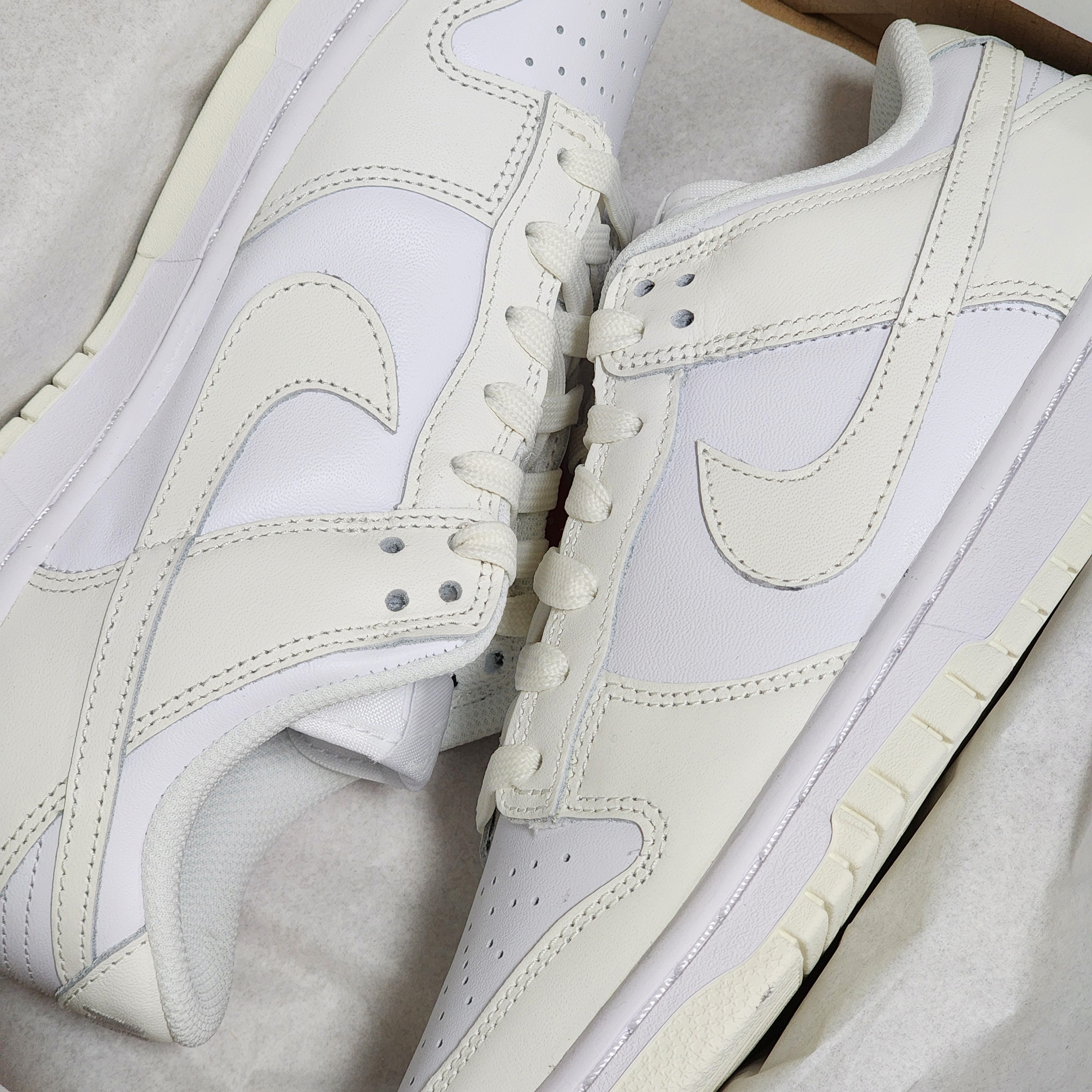 (W) Nike Dunk Low White and Sail 착용 스타일 - 1