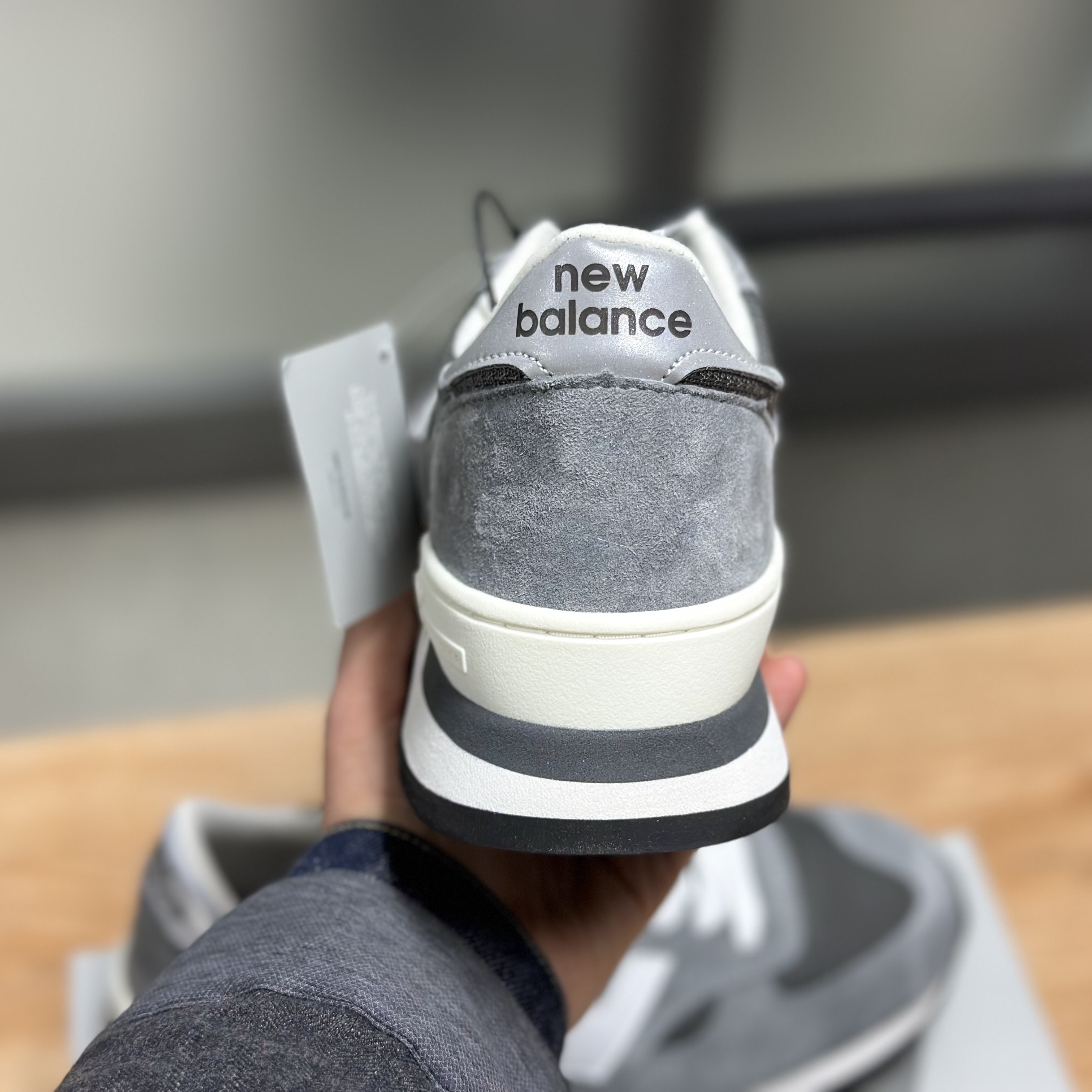 New Balance 990v1 Made in USA Grey White 착용 스타일 - 4