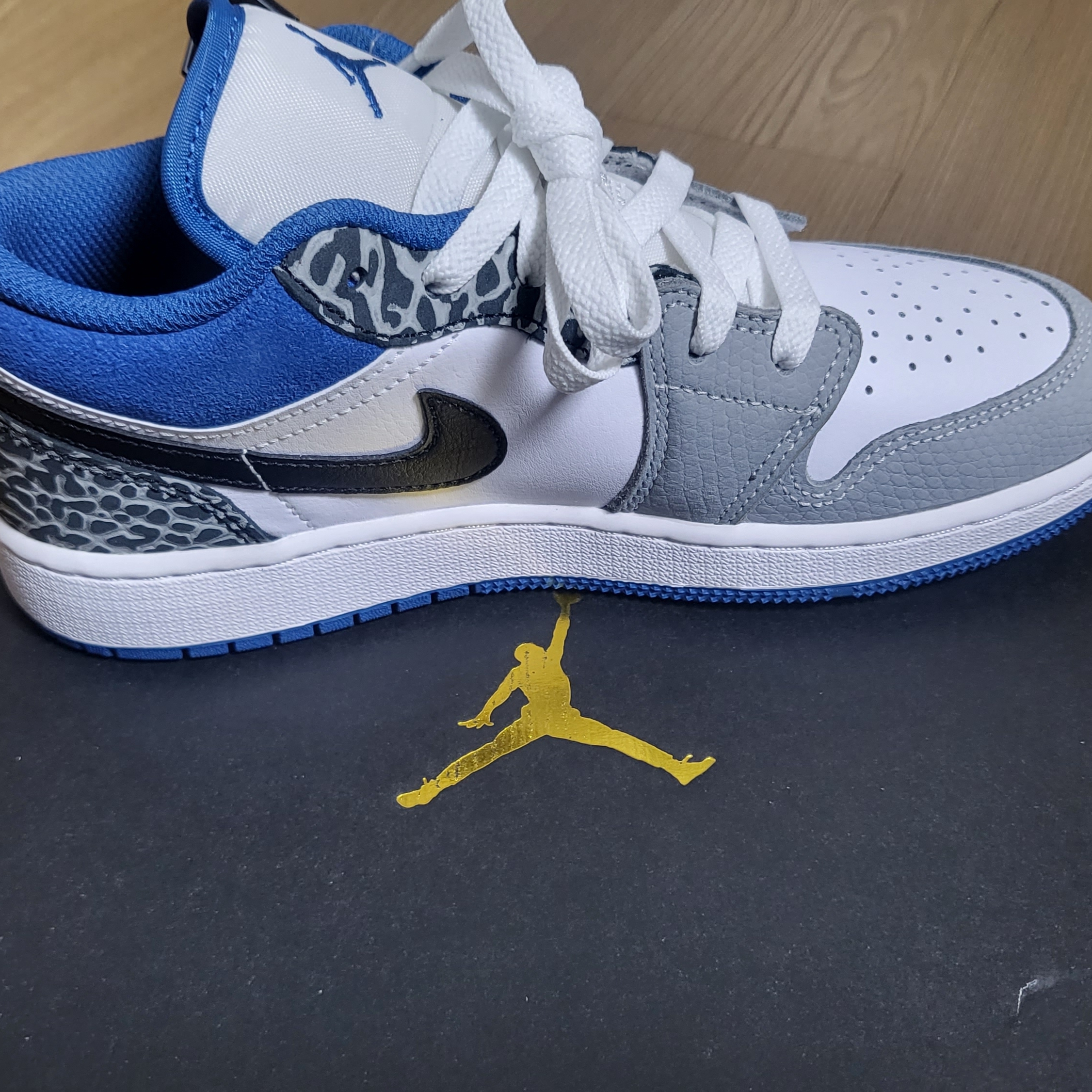 (GS) Jordan 1 Low SE White Dark Marina Blue Cement Grey 착용 스타일