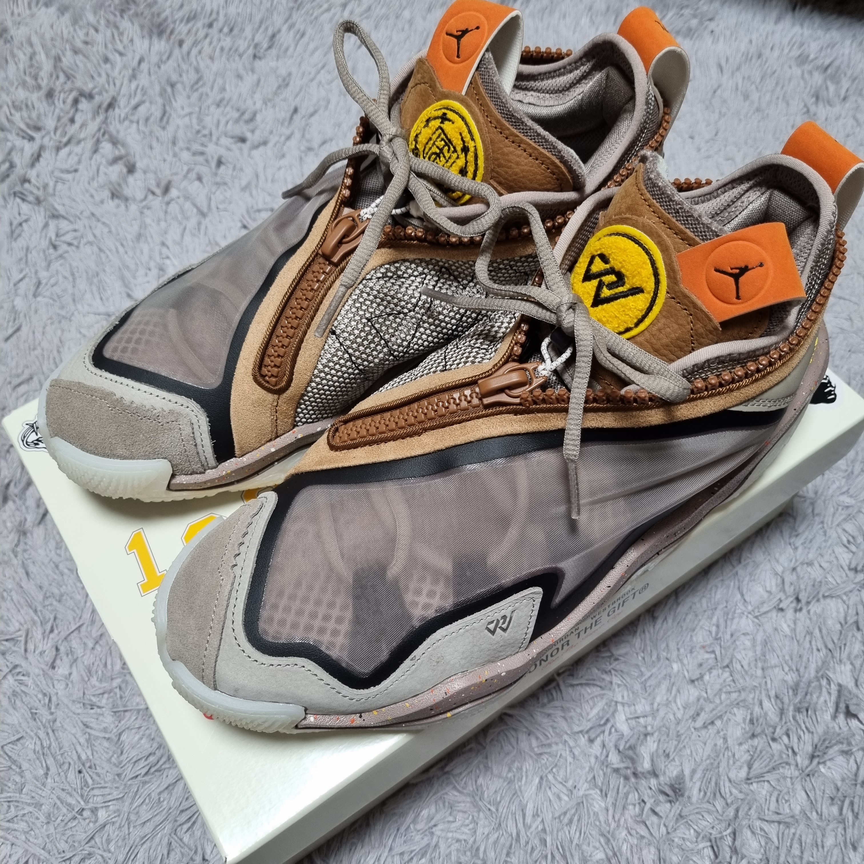 Jordan x Russell Westbrook Honor the Gift Why Not ZER0.6 PF Moon Fossil 착용 스타일 - 4