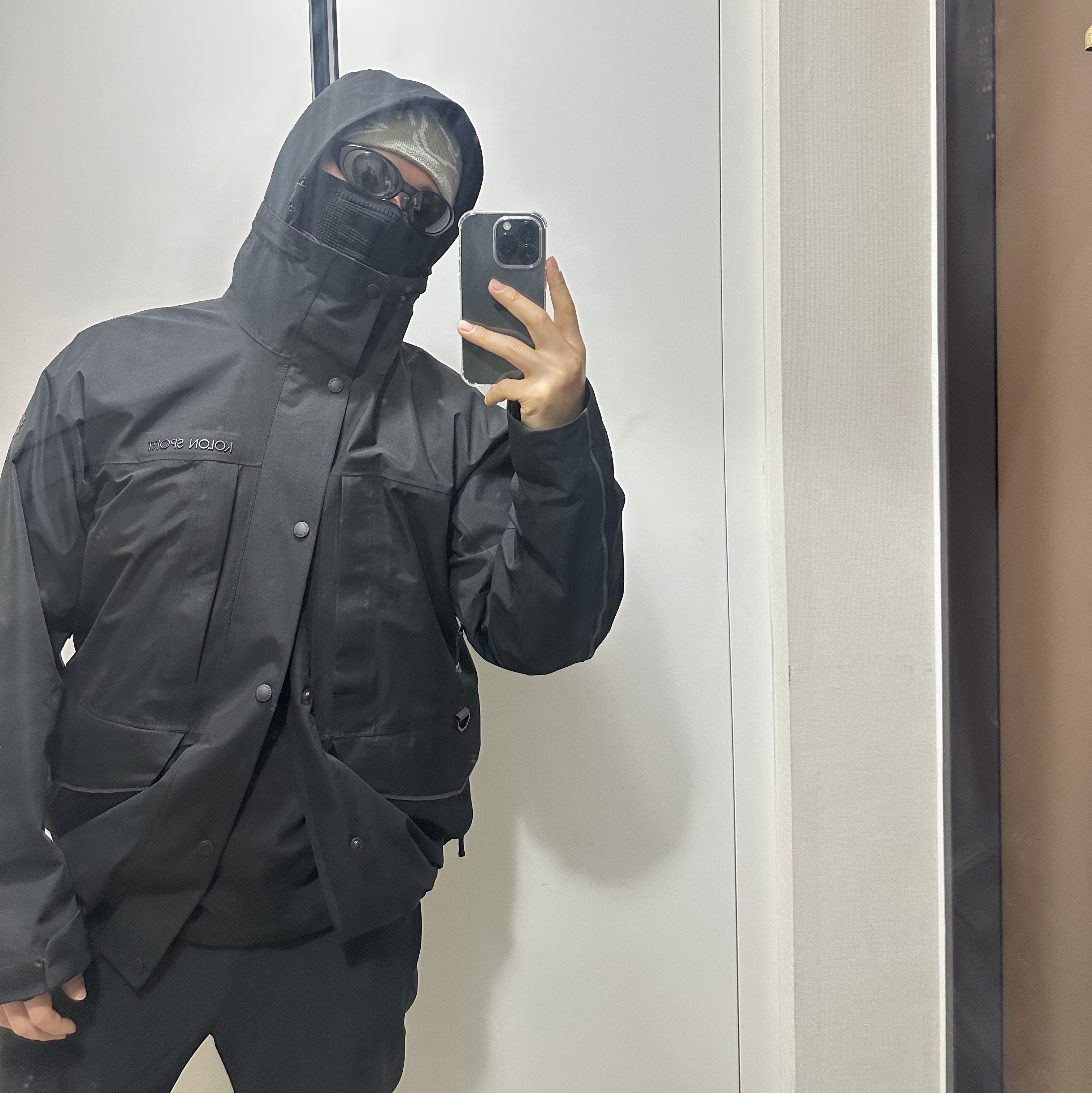 Arc'teryx Bird Head Toque Habitat, Oakley Eye Jacket Redux Matte Black Frame Prizm Grey Lenses High Bridge Fit 착용 스타일