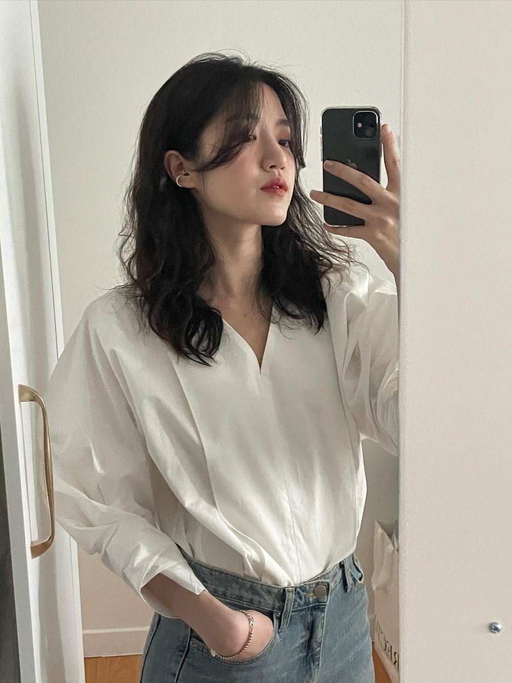 Kindersalmon Women Cocoon Sleeve Blouse White 착용 스타일