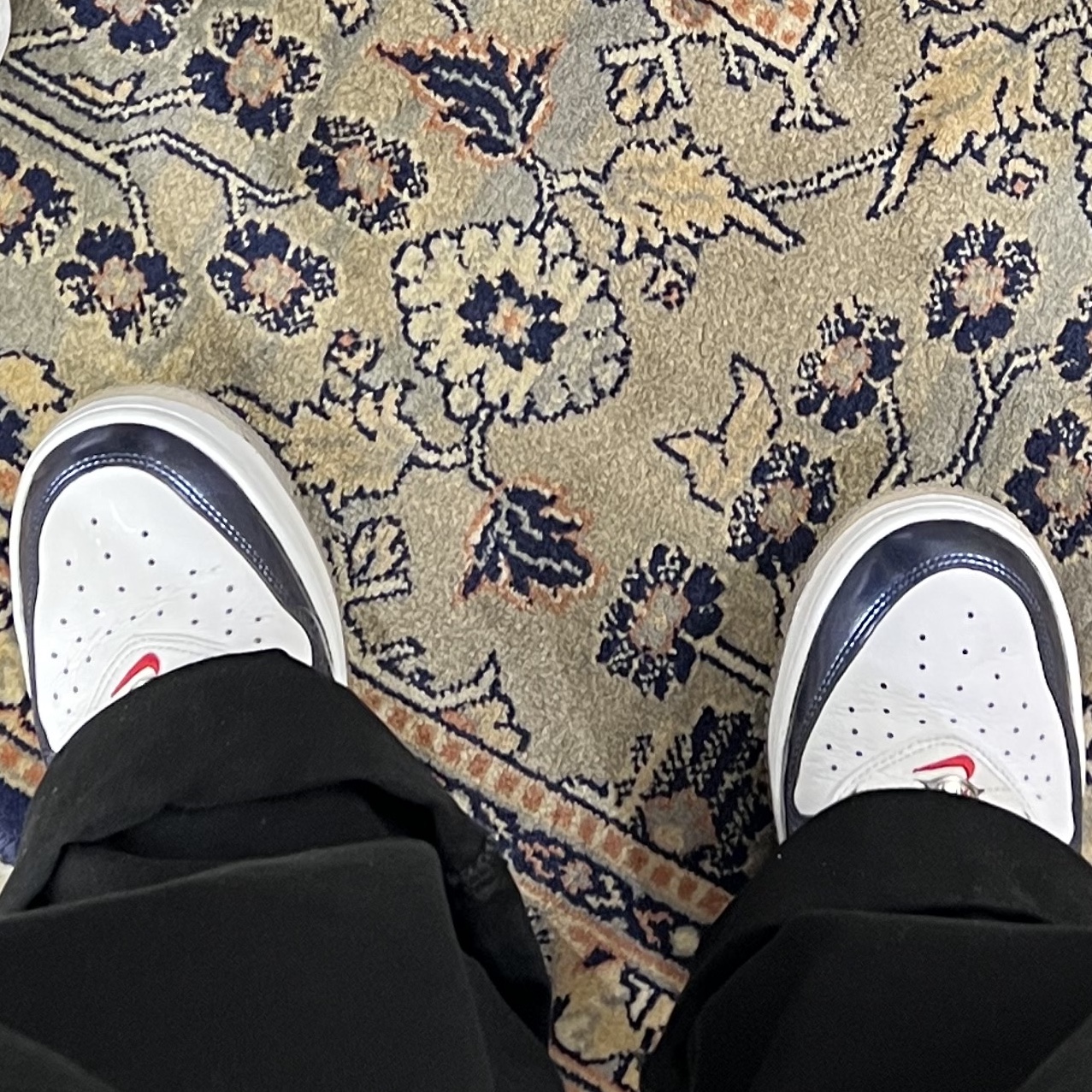 Nike Air Force 1 Mid QS University Red and Midnight Navy 착용 스타일
