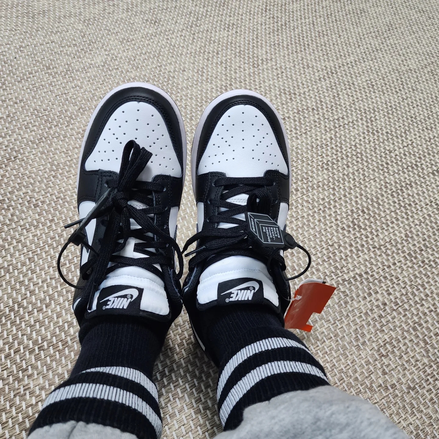 (W) Nike Dunk Low Black 착용 스타일 - 2
