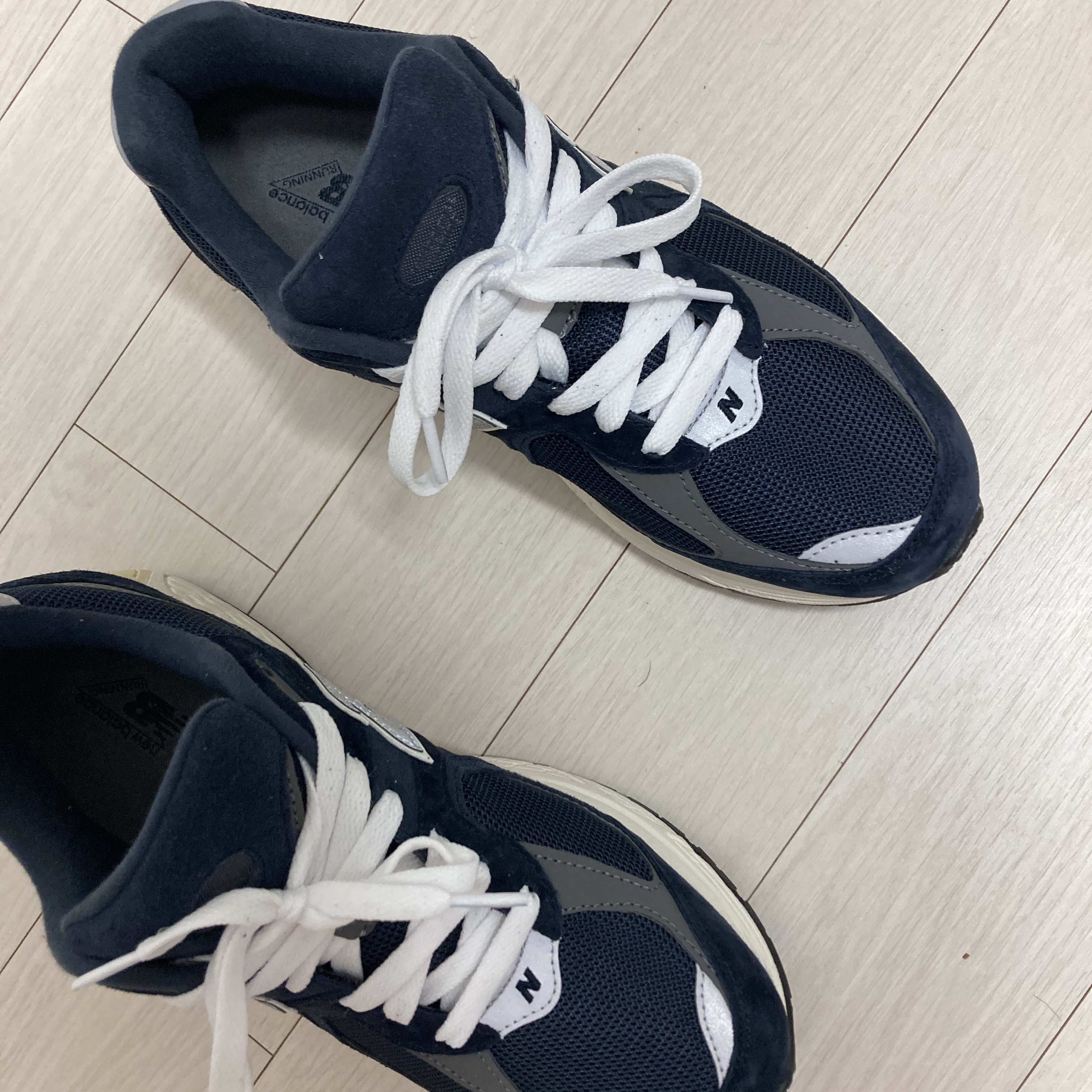 New Balance 2002R Eclipse Castlerock 착용 스타일