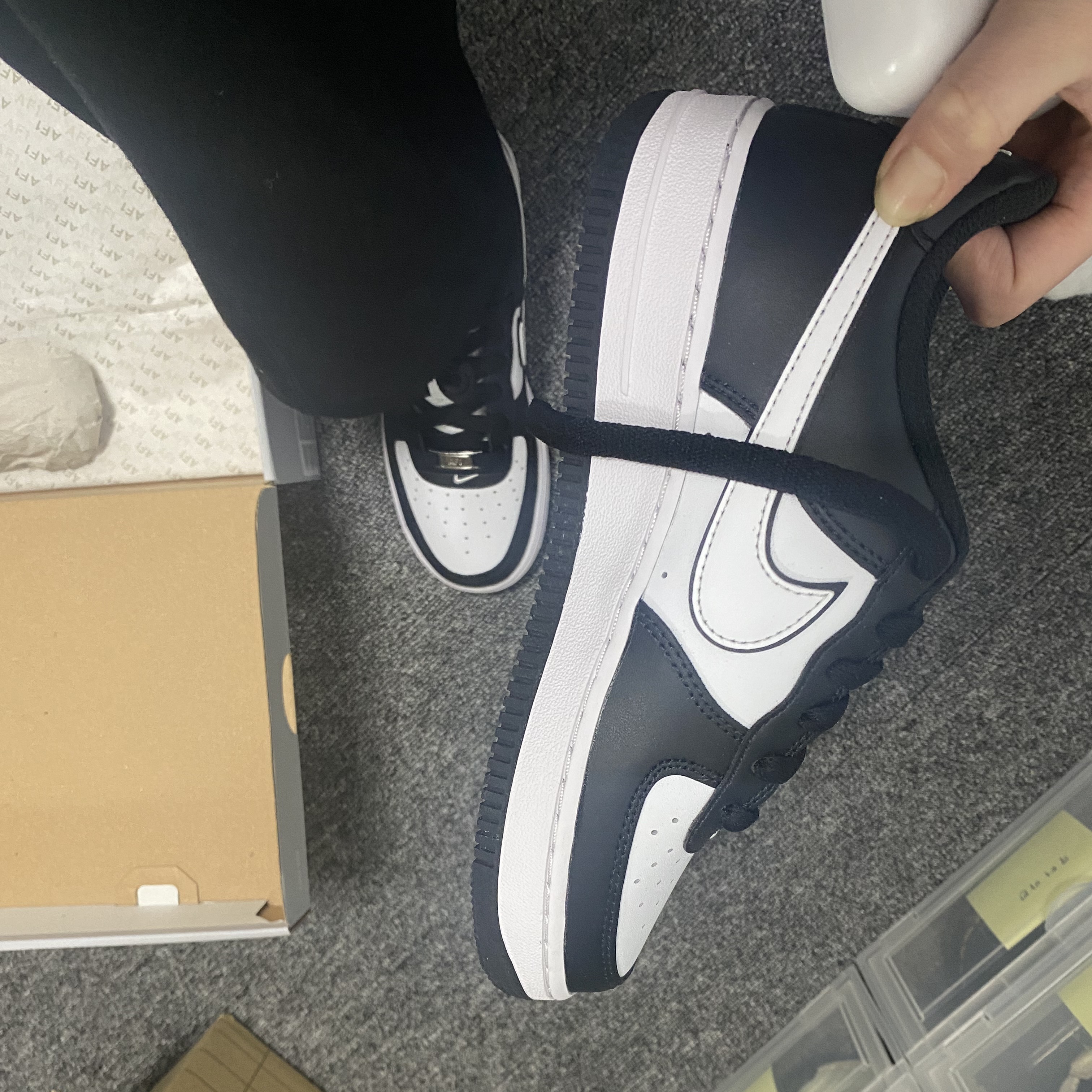 (GS) Nike Air Force 1 LV8 2 Black White 착용 스타일 - 1