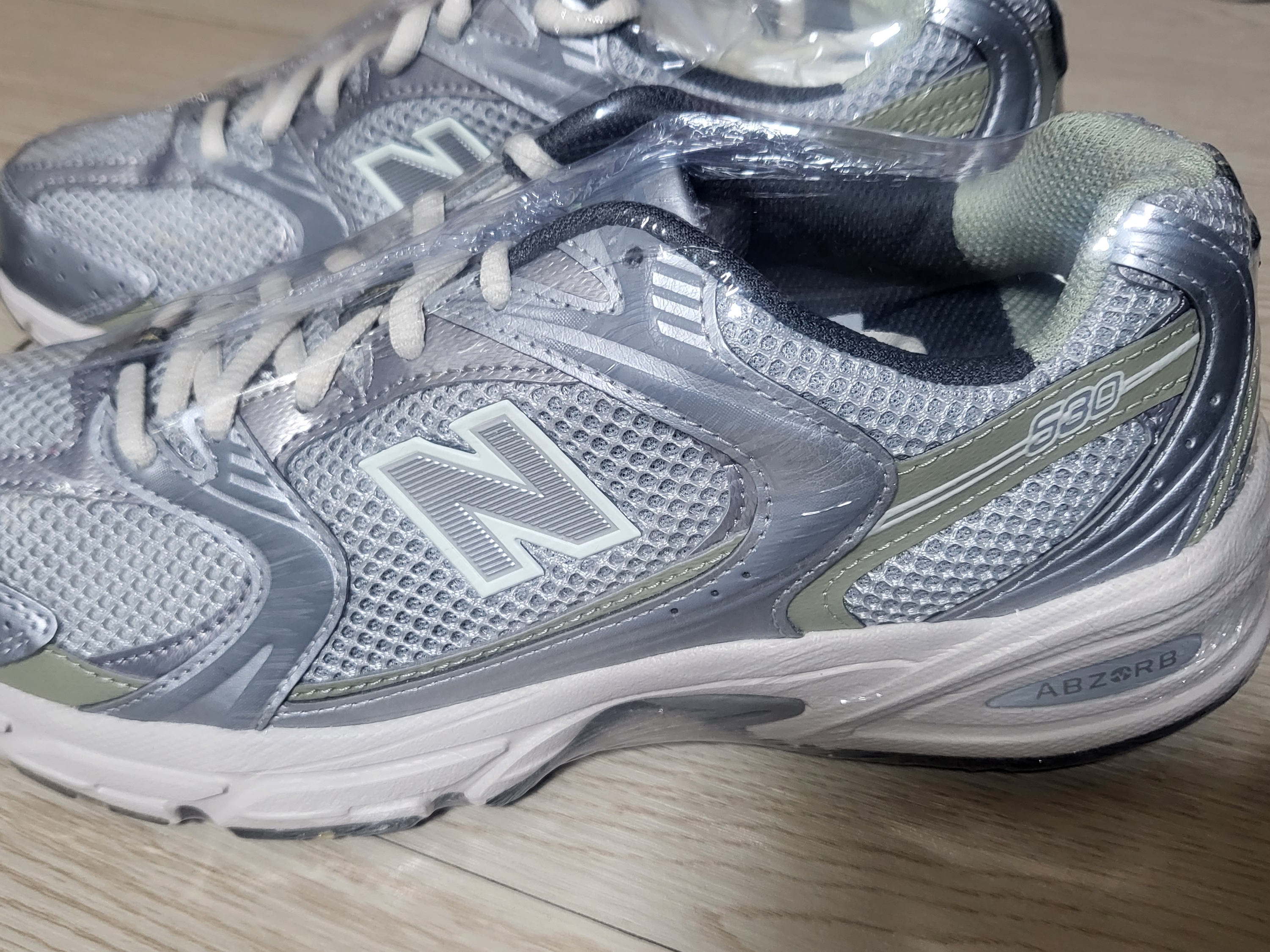 New Balance 530 Earth 착용 스타일