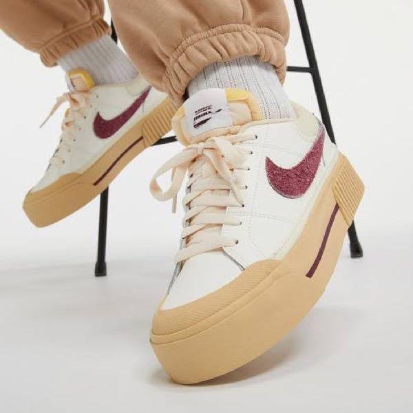 (W) Nike Court Legacy Lift Sail Dark Beetroot 착용 스타일