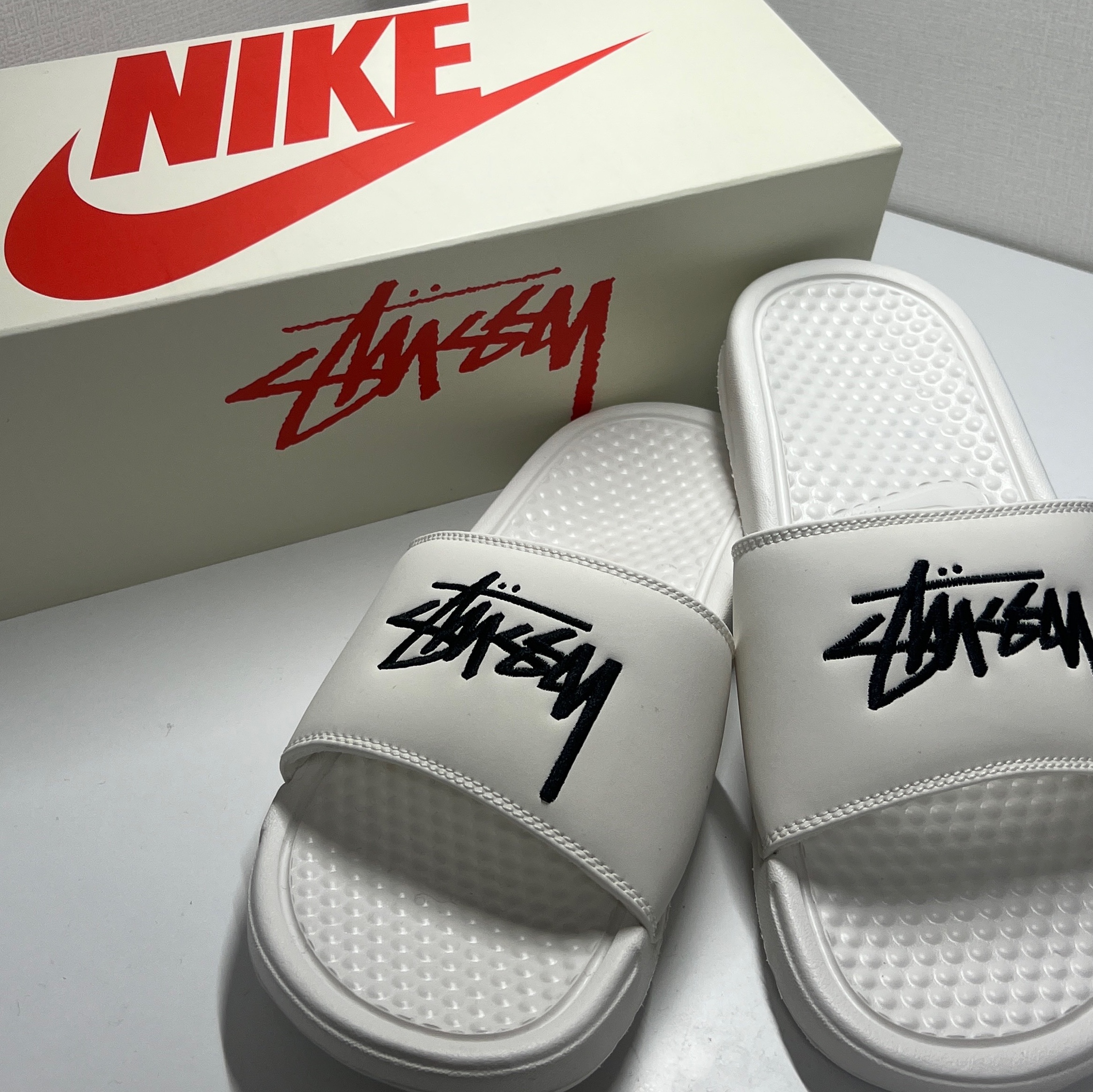 Nike x Stussy Benassi Slide Sail 착용 스타일 - 2