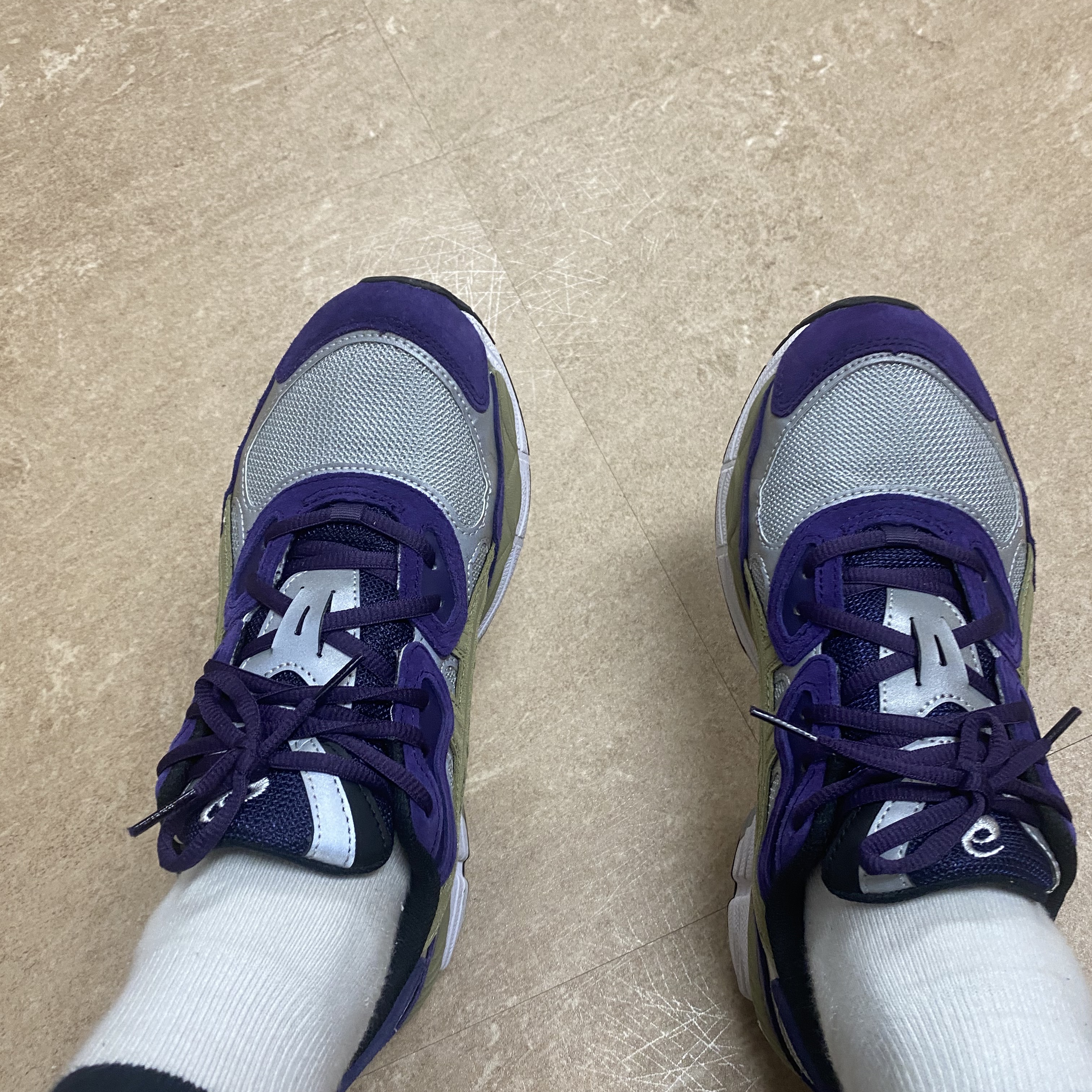 Asics x Awake NY Gel-NYC Pure Silver Gothic Grape 착용 스타일 - 1
