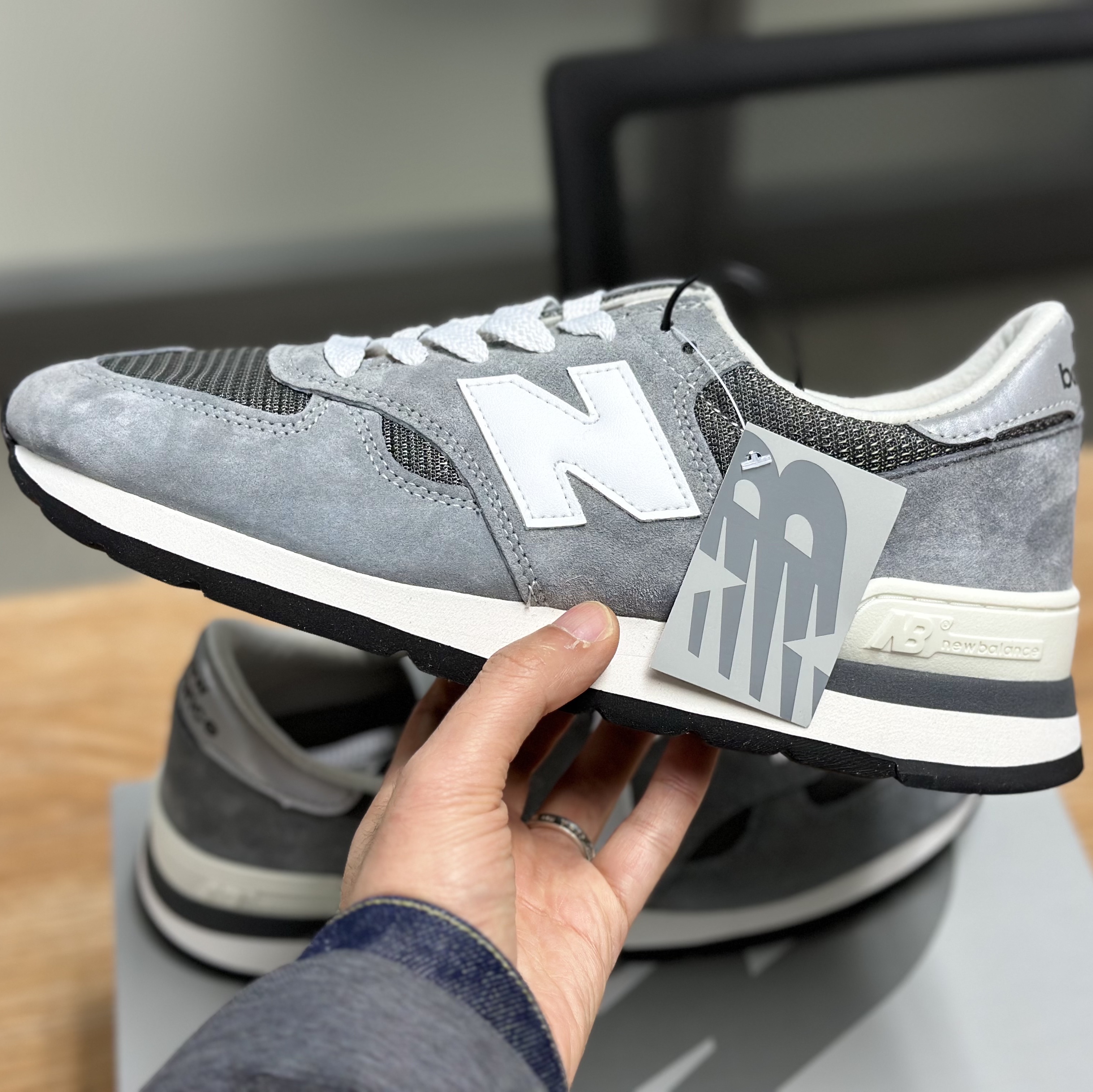 New Balance 990v1 Made in USA Grey White 착용 스타일 - 3