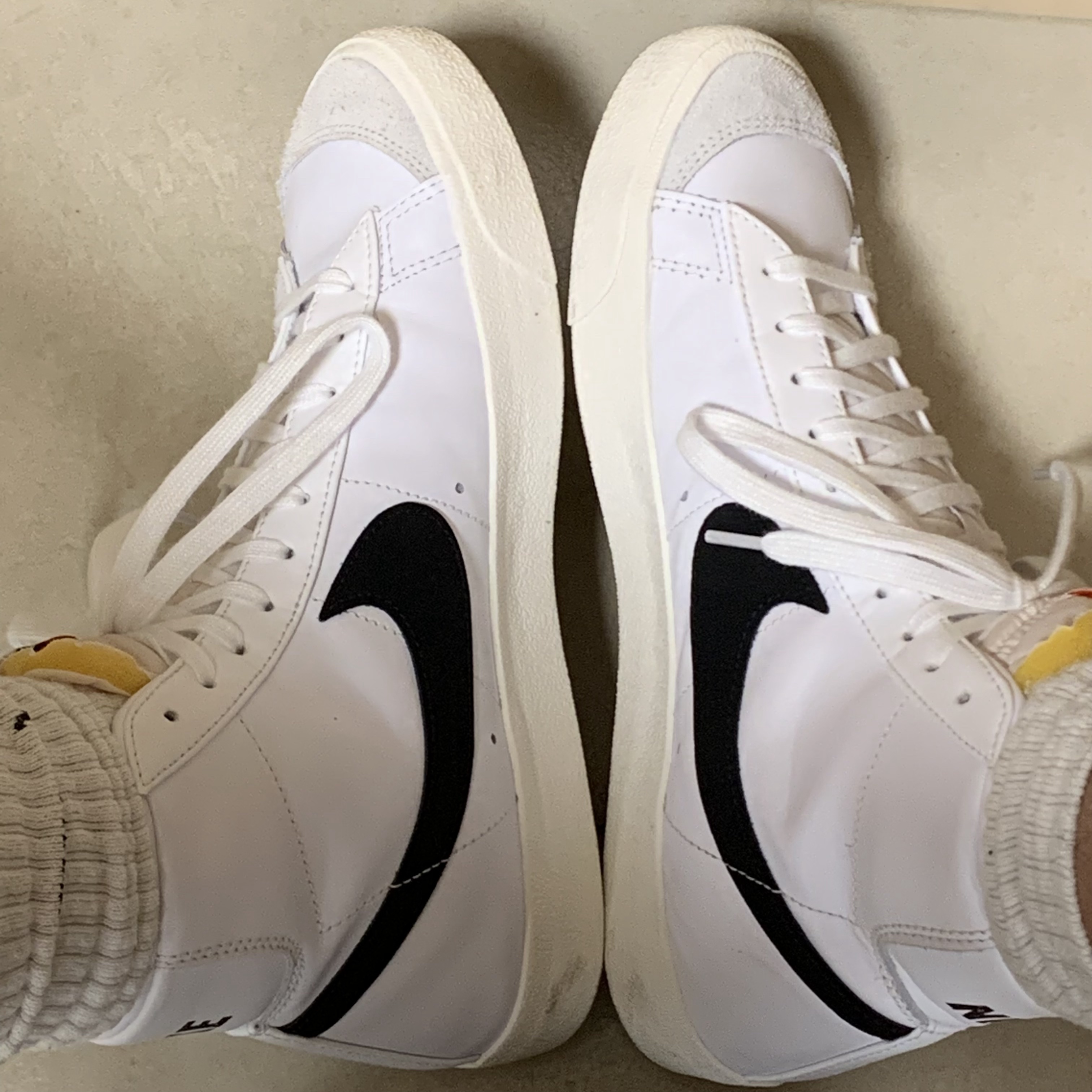 Nike Blazer Mid '77 Vintage White Black 착용 스타일 - 2