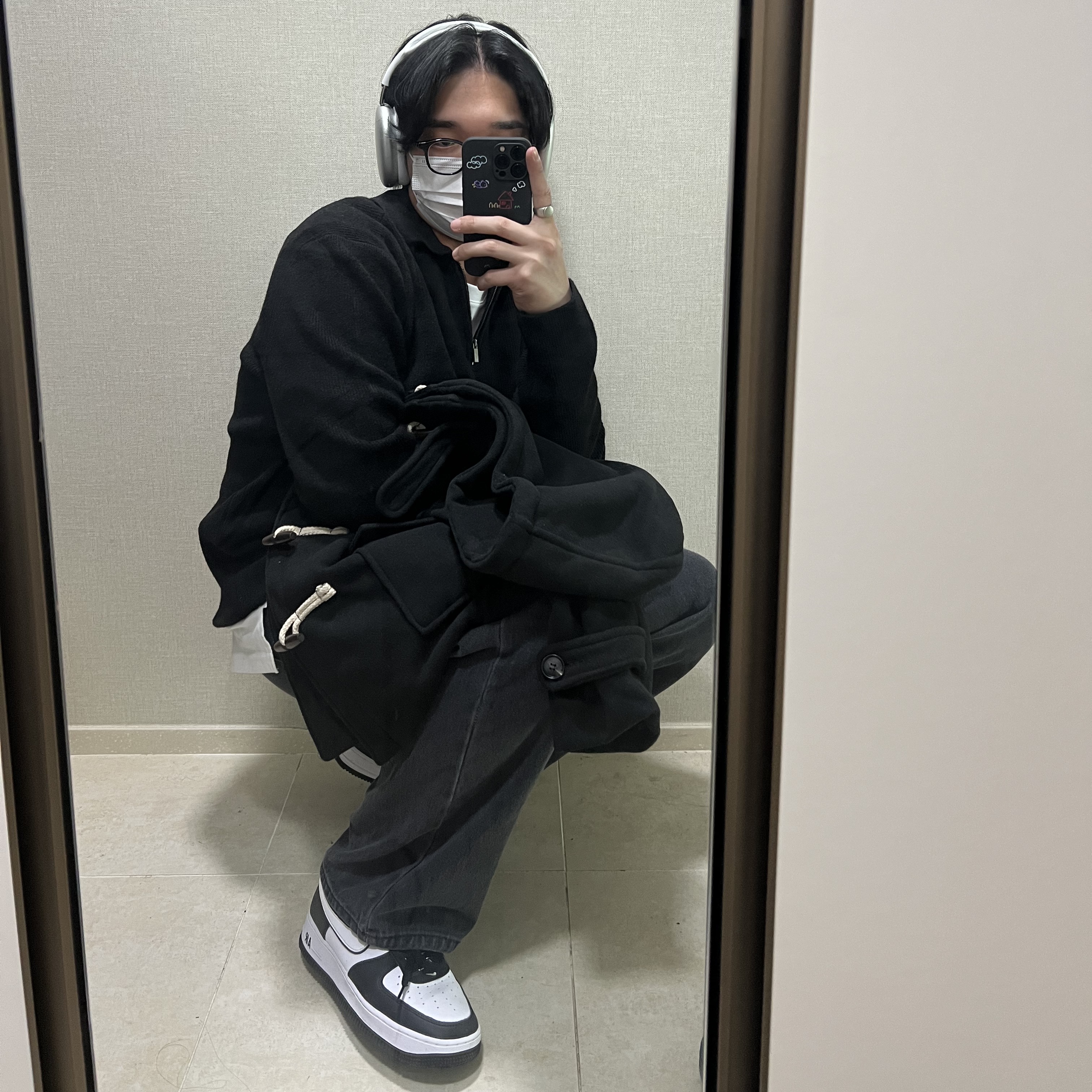 Nike Air Force 1 '07 Black White, Apple Watch SE 40mm GPS Silver Aluminum Case with Sport Band White (Korean Ver.) 착용 스타일