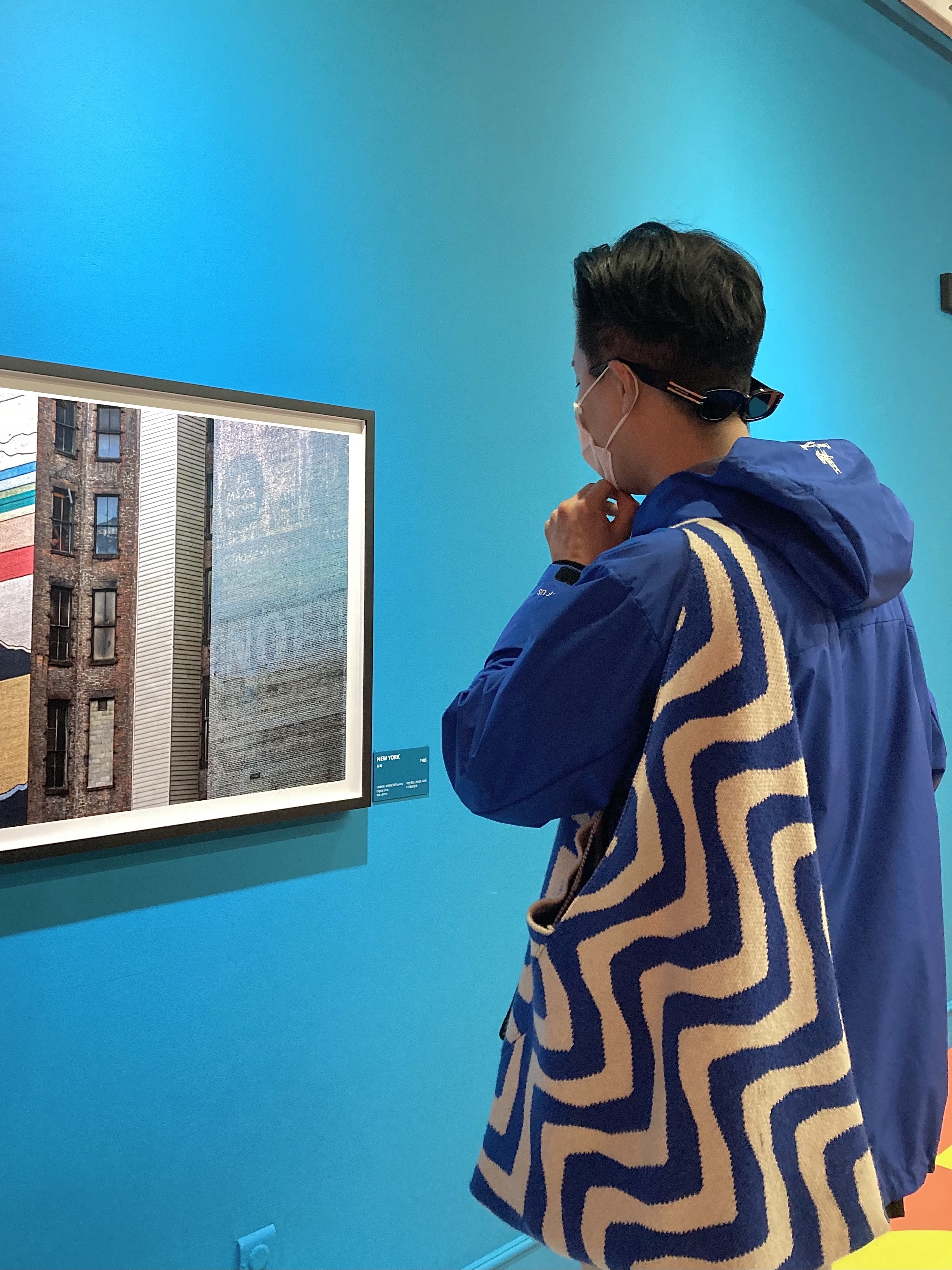 [KREAM 단독] STU Embroidered Windbreaker Blue 착용 스타일 - 3