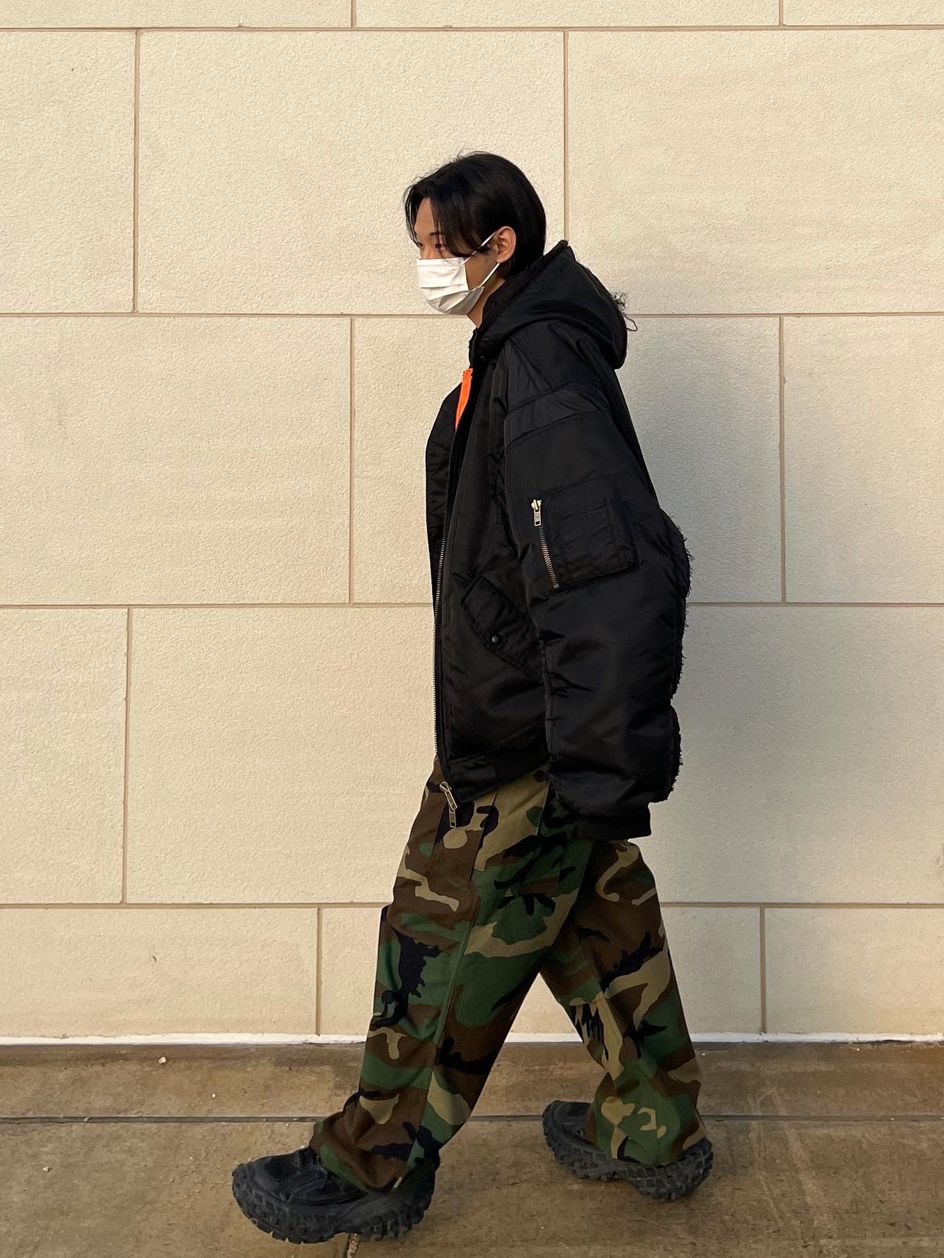 Balenciaga Defender Sneakers Black 착용 스타일 - 4