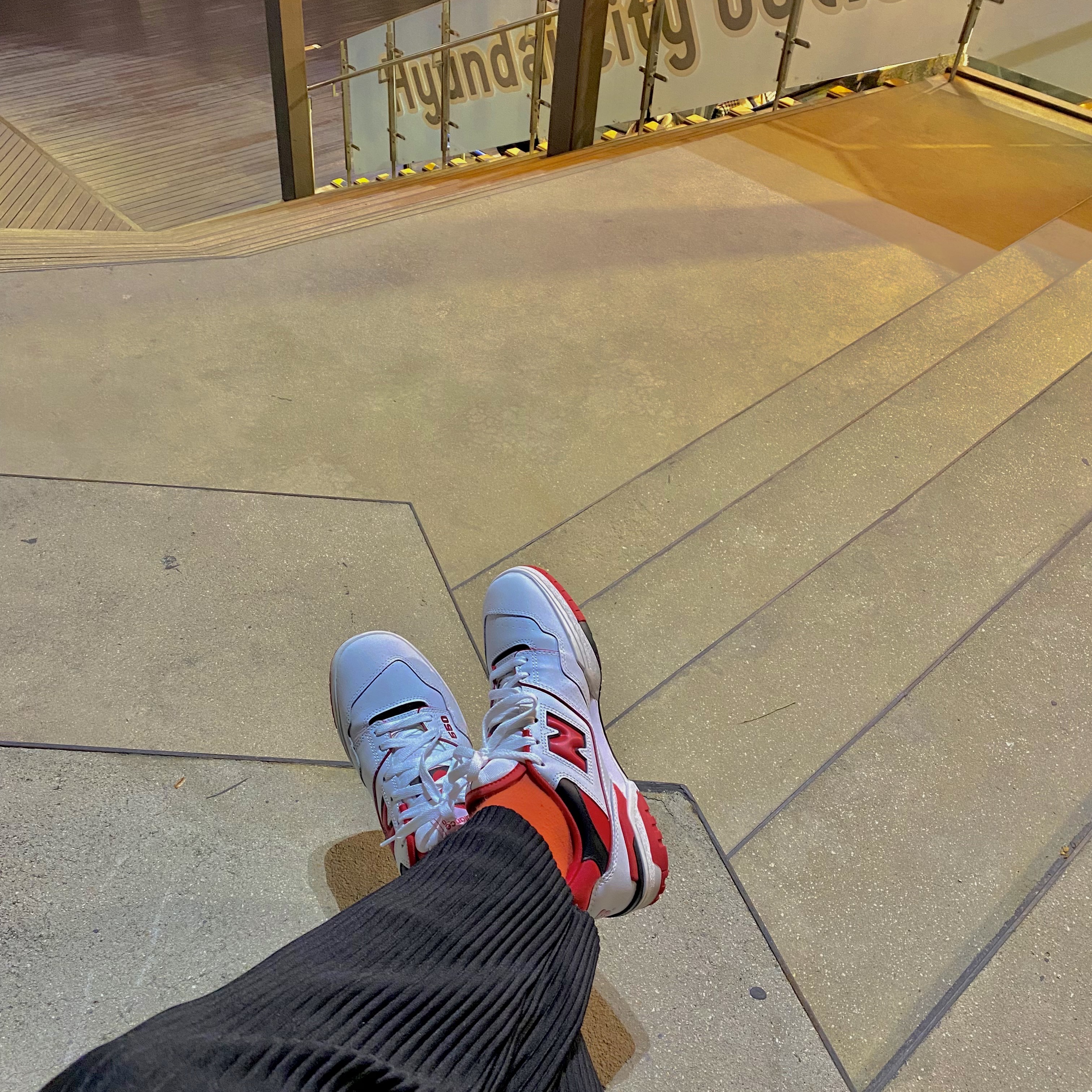 New Balance 550 White Red - 2E Wide 착용 스타일