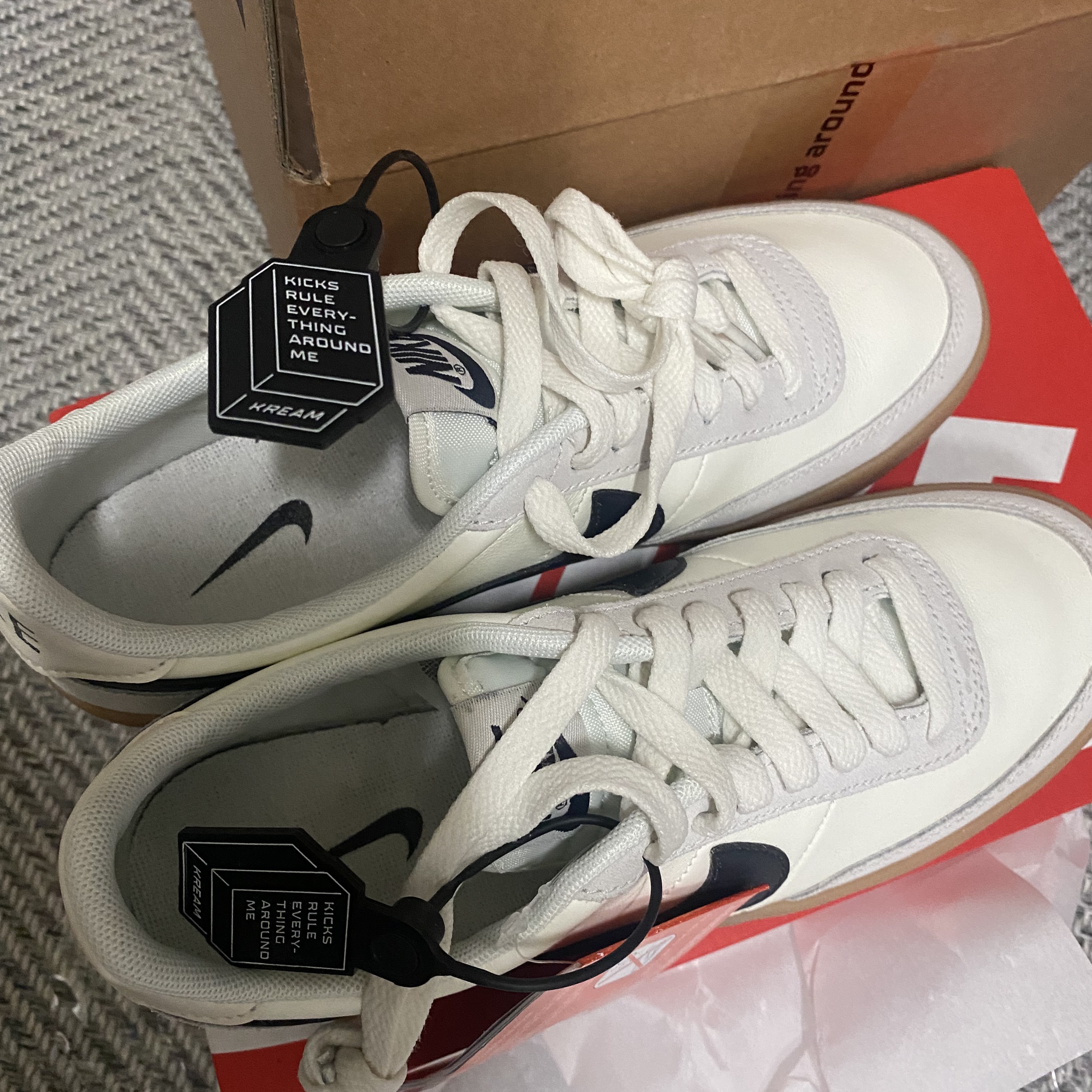 Nike Killshot 2 Leather Sail Oil Grey Gum 착용 스타일
