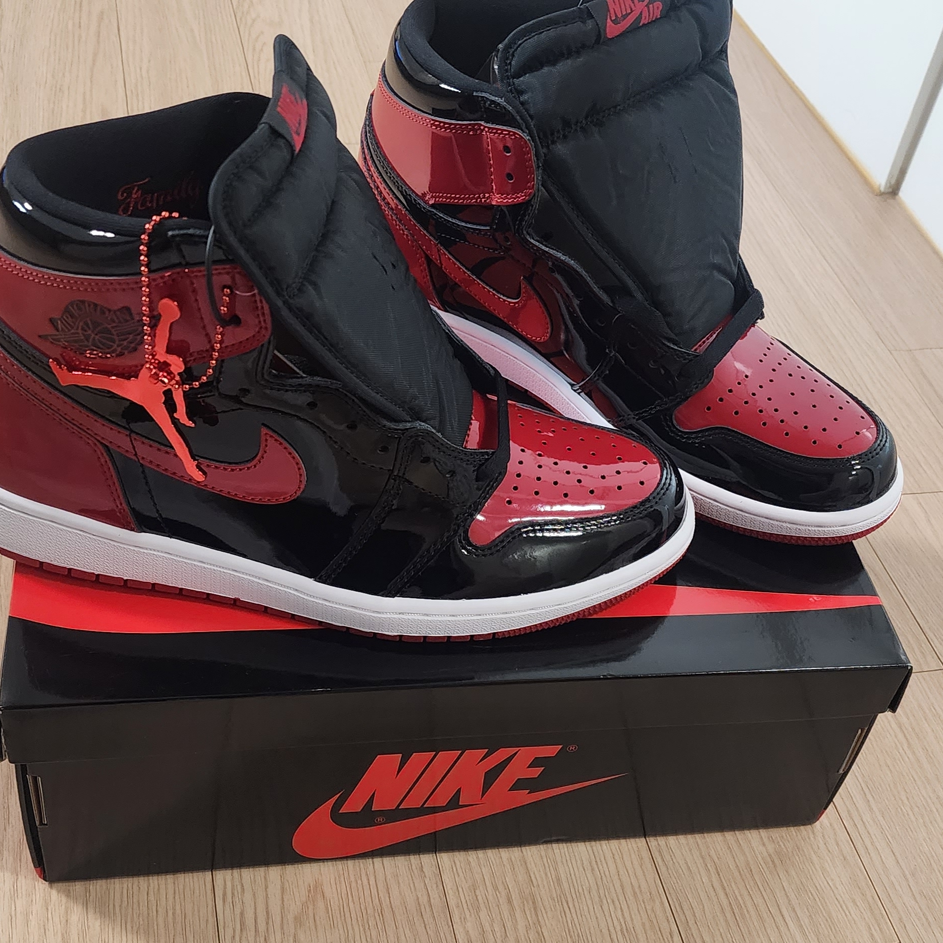 Jordan 1 Retro High OG Patent Bred 착용 스타일 - 2