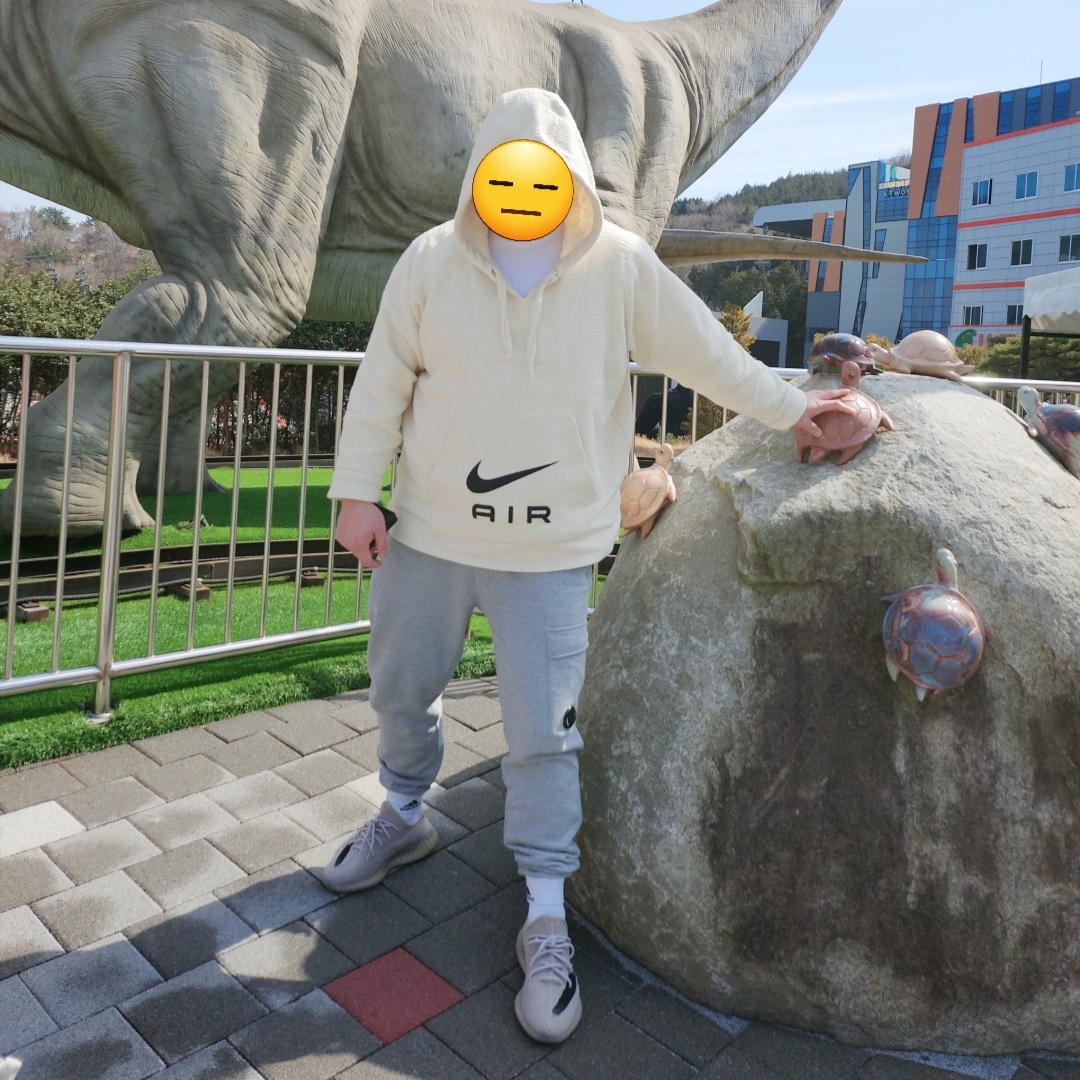 Nike x Stussy NRG Fleece Hemp Pullover Natural, Adidas Yeezy Boost 350 V2 Slate Core Black 2022/2023 착용 스타일