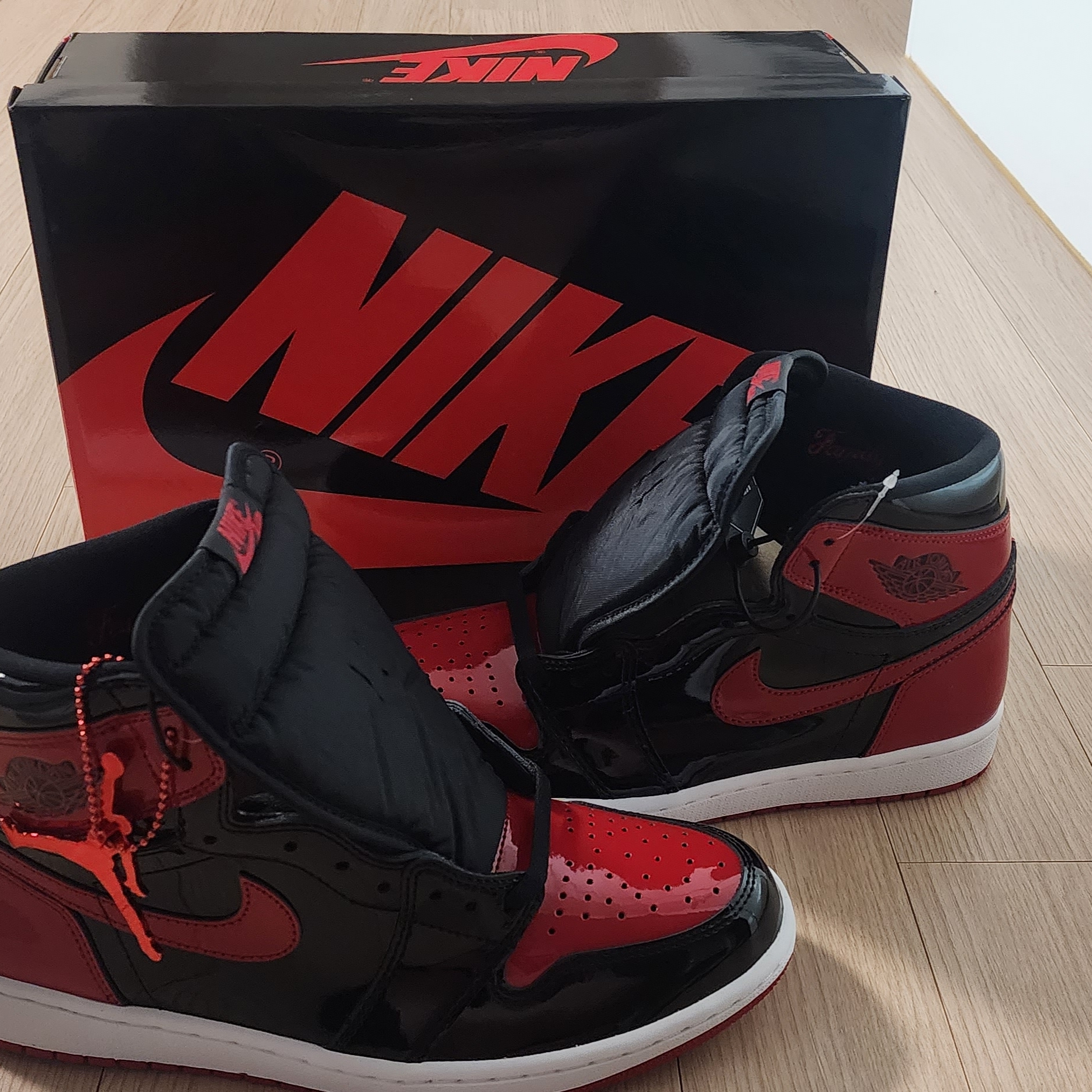 Jordan 1 Retro High OG Patent Bred 착용 스타일 - 3