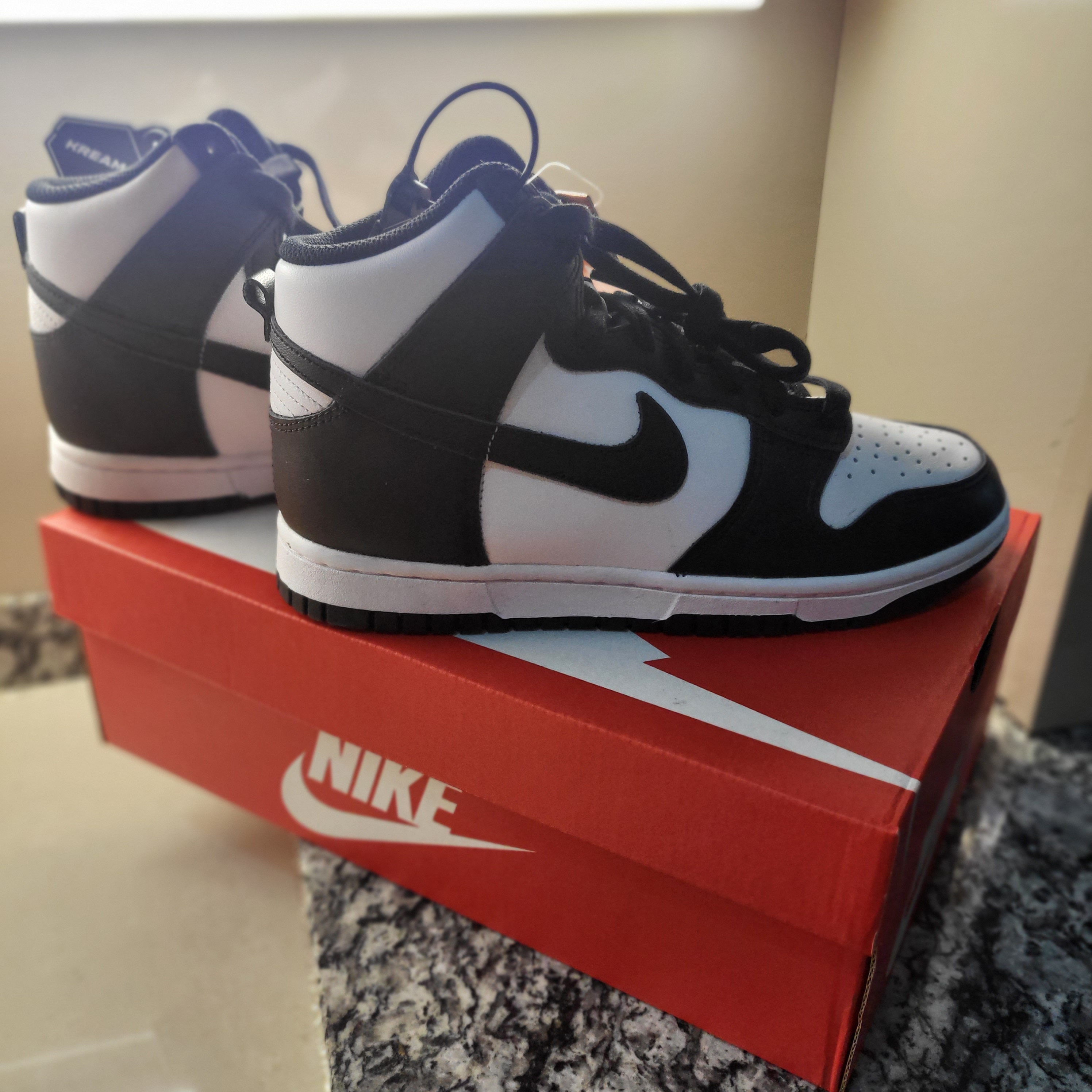(W) Nike Dunk High Black and White 착용 스타일