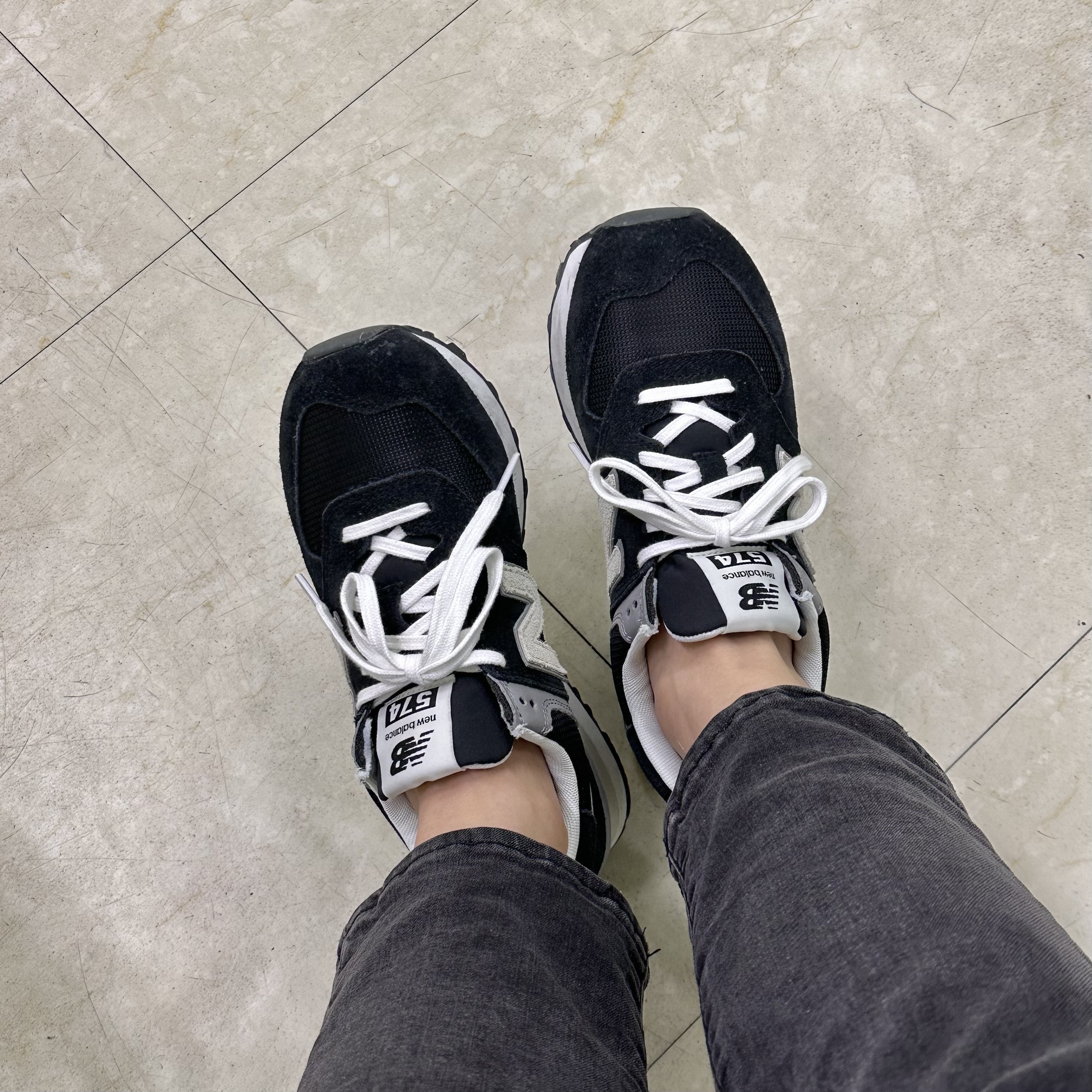New Balance 574 Classics Reimagined Black 착용 스타일