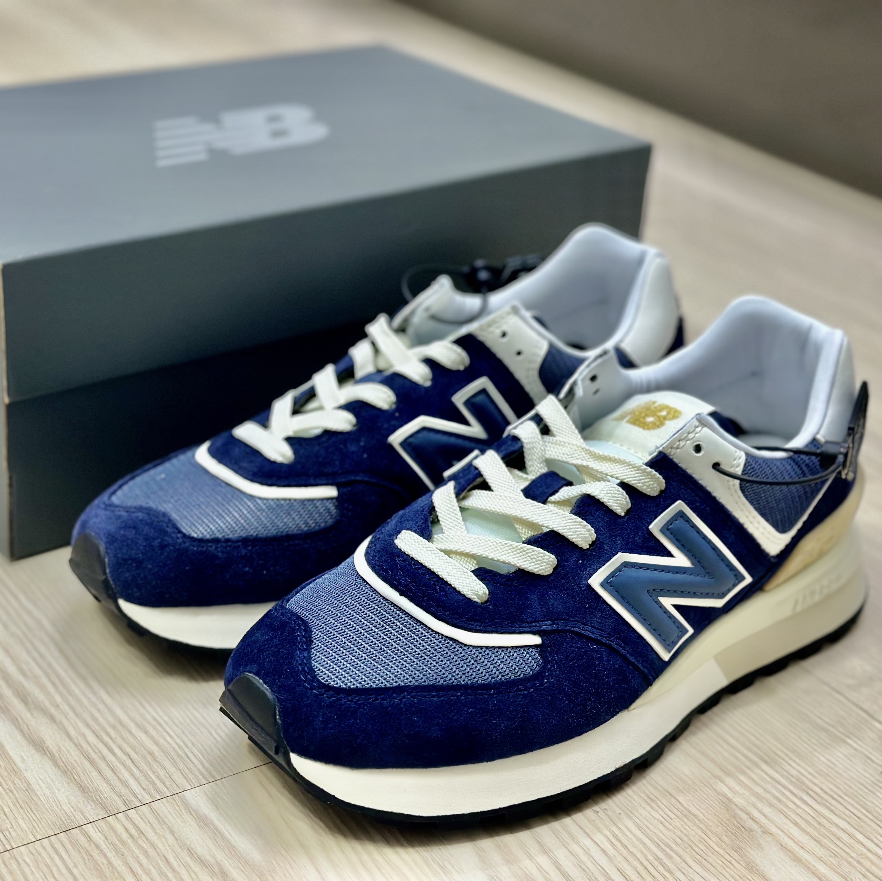 New Balance 574 Legacy Navy 착용 스타일 - 1