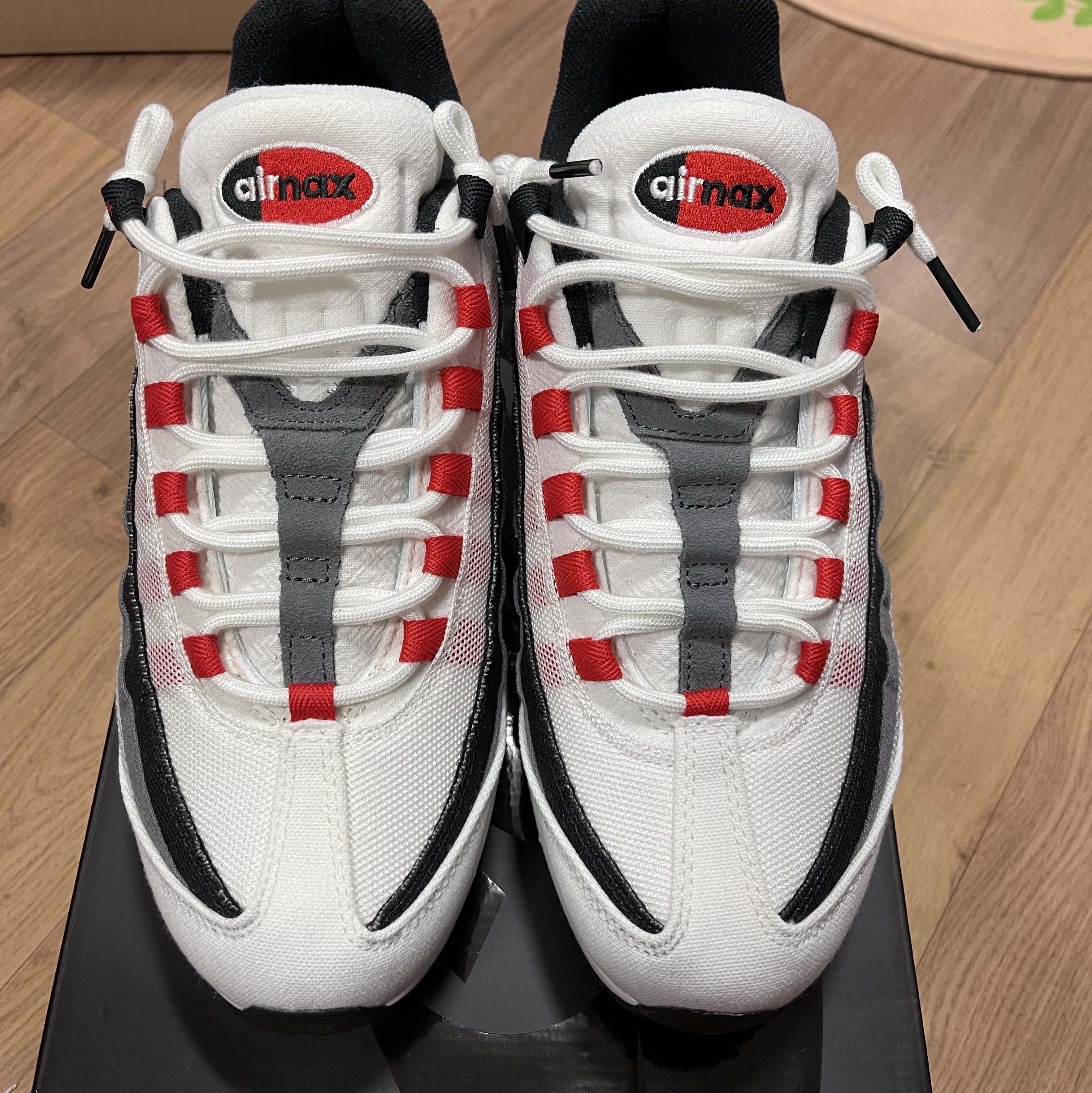 Nike Air Max 95 QS Smoke Grey 착용 스타일 - 3