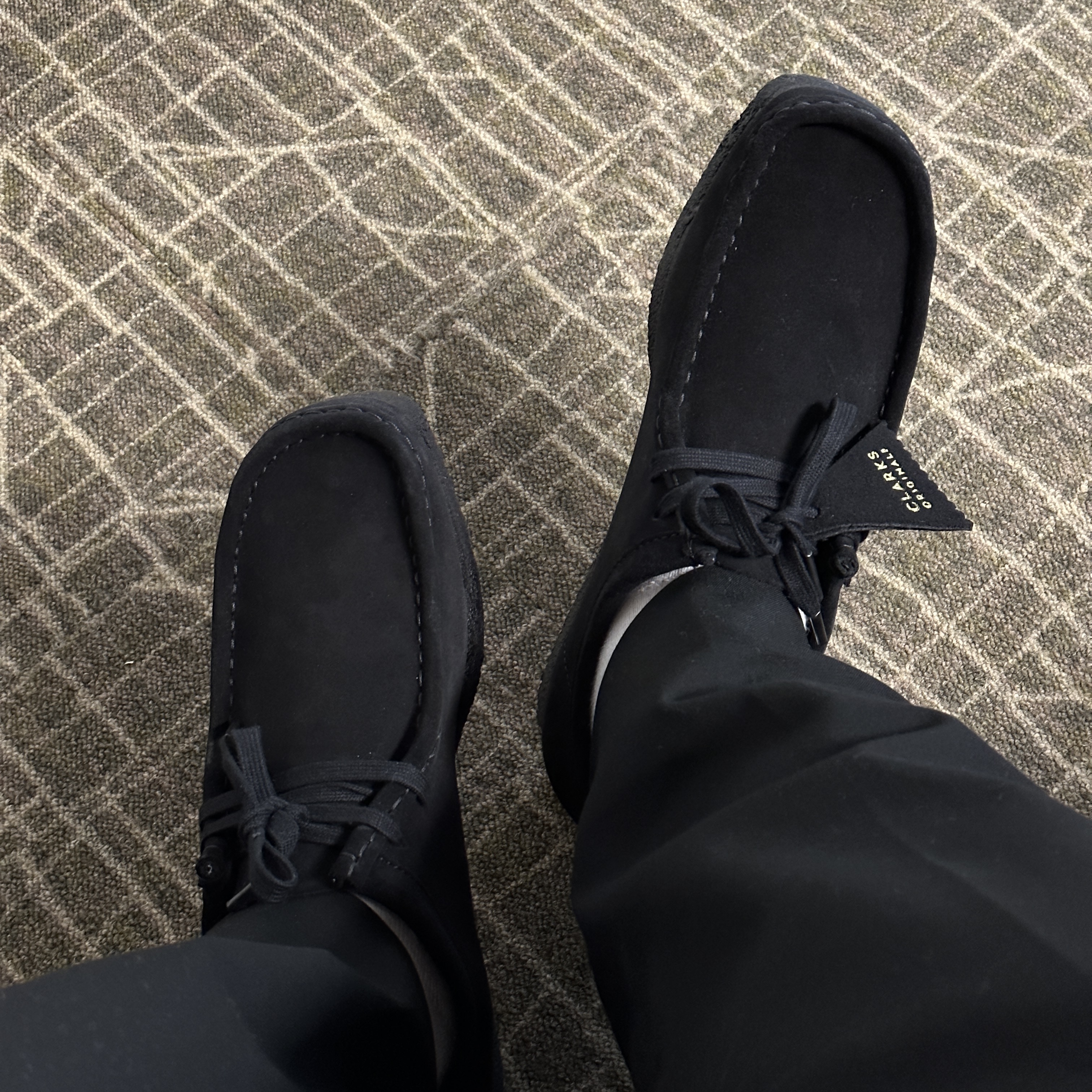 Clarks Wallabee Black Suede 착용 스타일