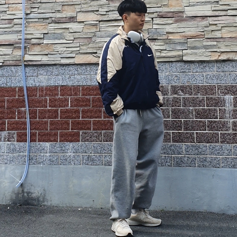 Nike x Cav Empt Track Jacket Navy, New Balance 2002R White Ivory 착용 스타일 - 2
