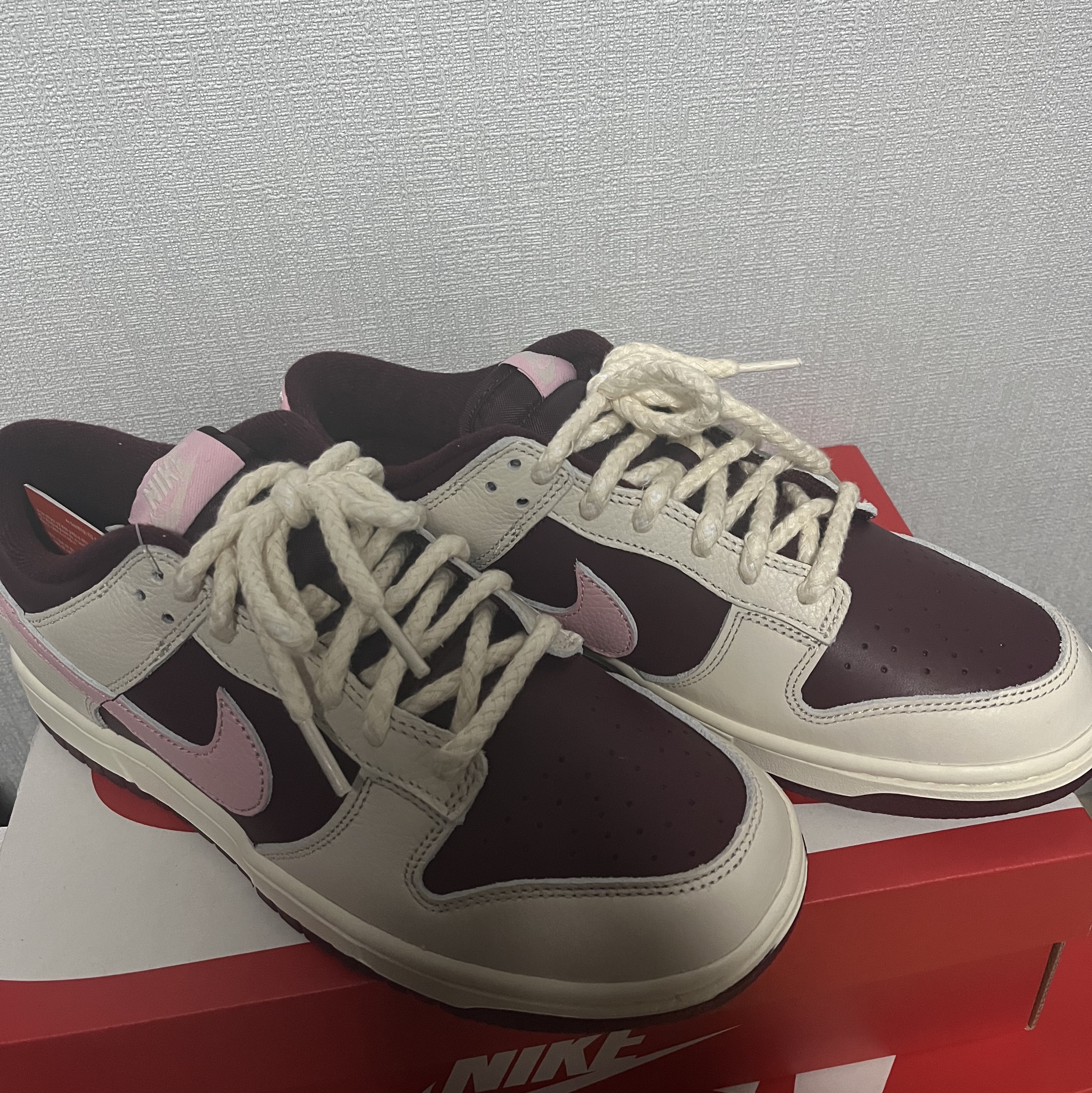 NIke Dunk Low Retro Night Maroon and Medium Soft Pink 착용 스타일
