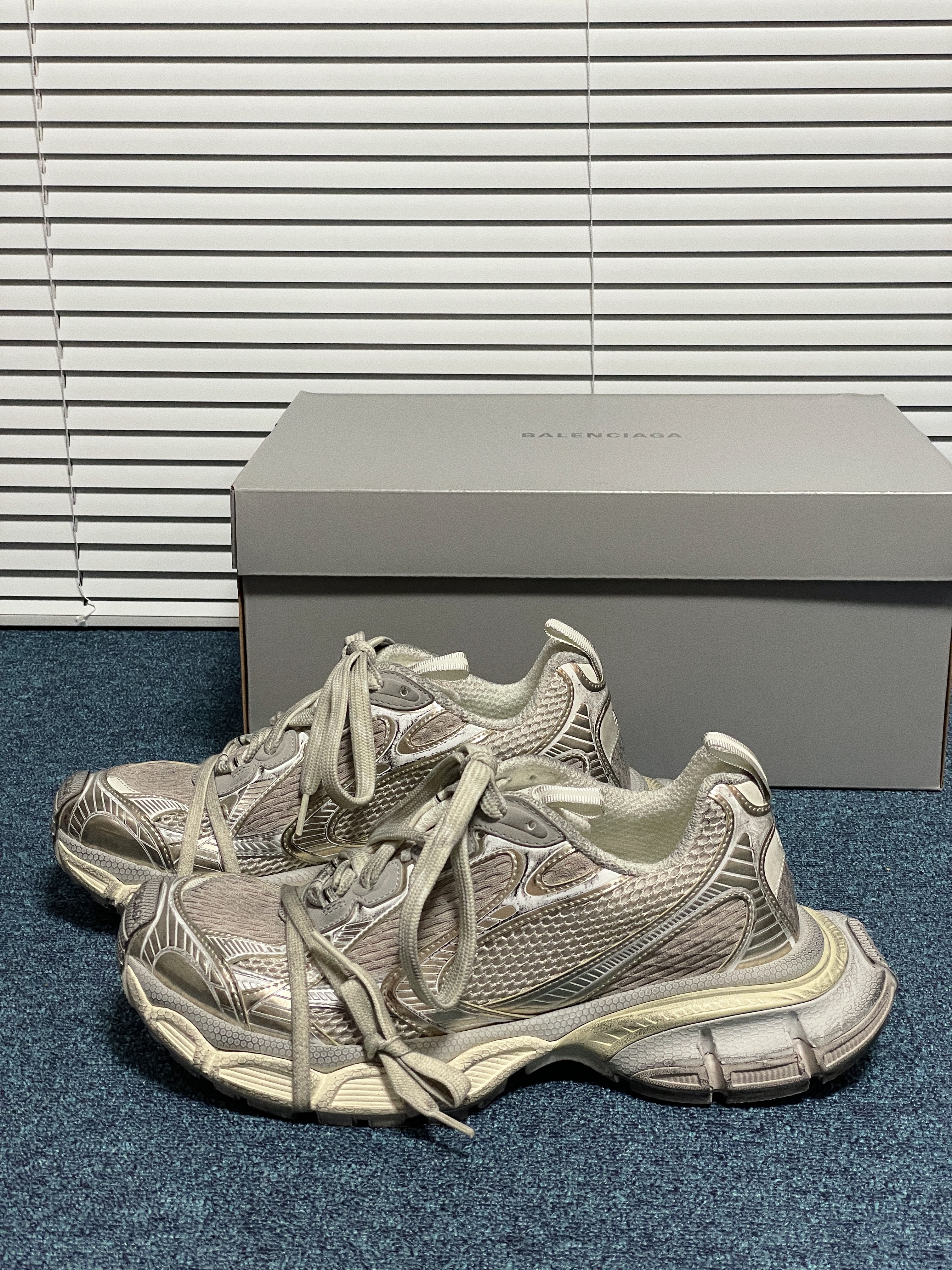 Balenciaga 3XL Sneakers Light Beige, Balenciaga Steroid Derby Black 착용 스타일 - 2