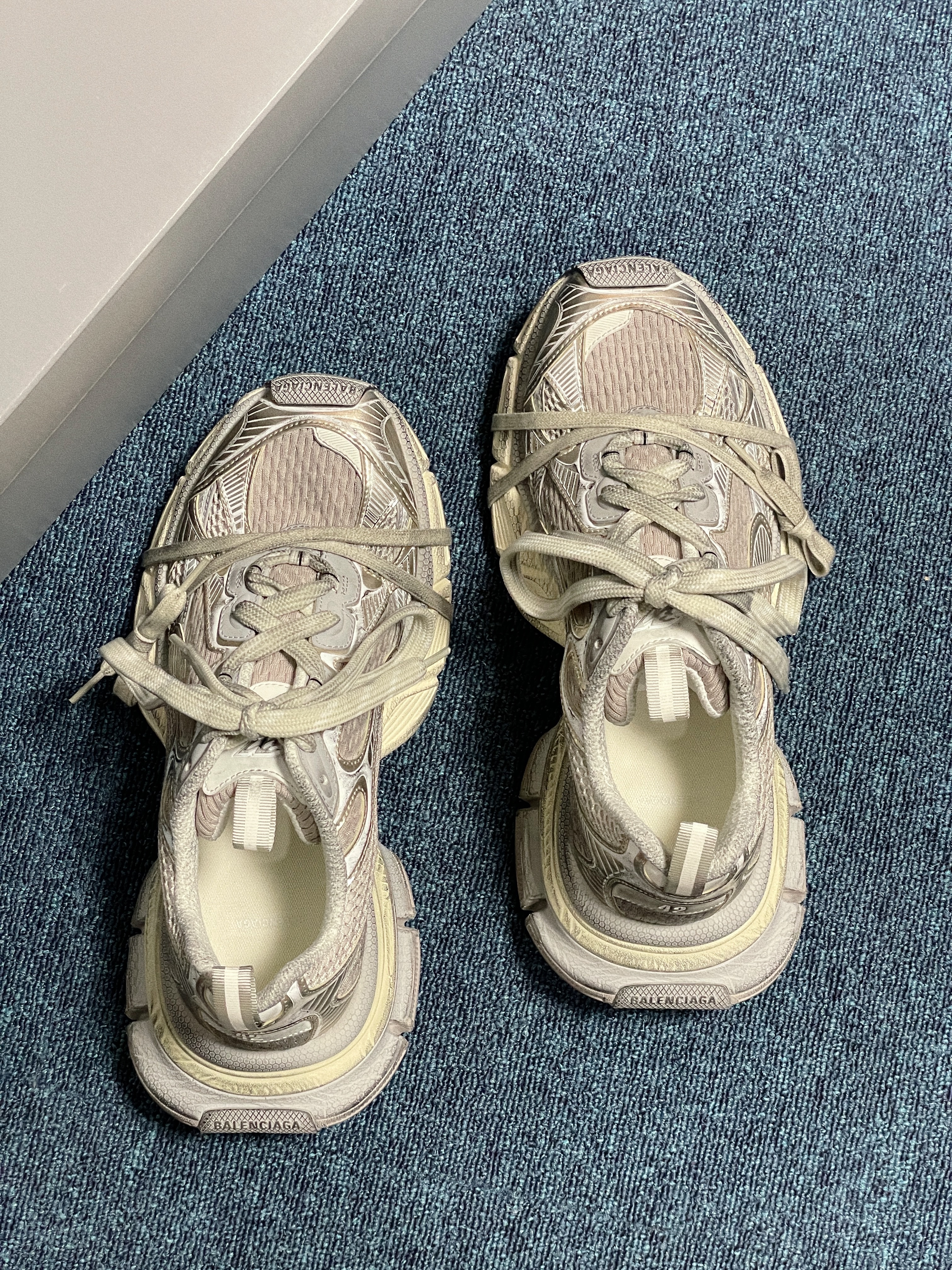 Balenciaga 3XL Sneakers Light Beige, Balenciaga Steroid Derby Black 착용 스타일 - 4