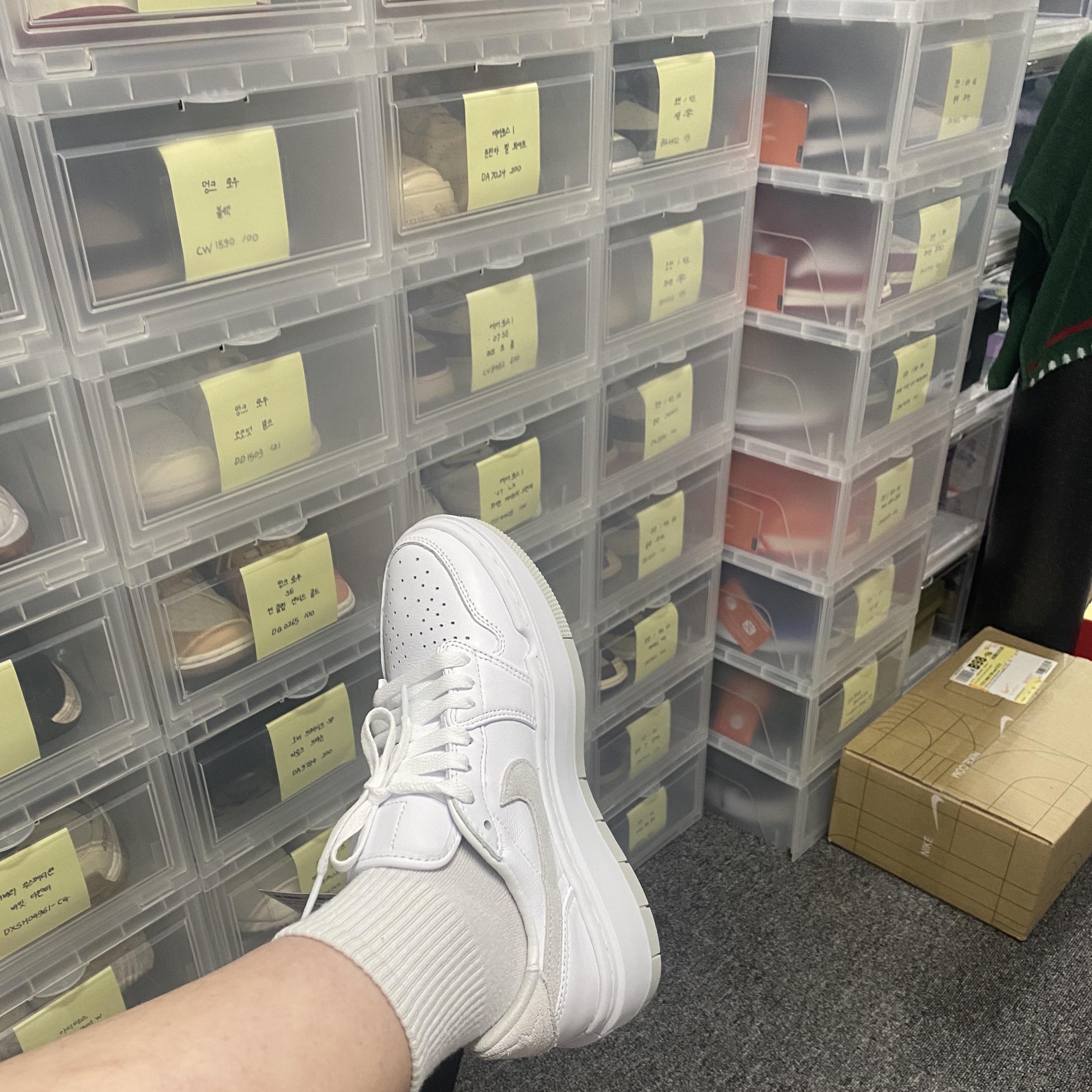 (W) Jordan 1 Elevate Low White Wolf Grey 착용 스타일 - 1