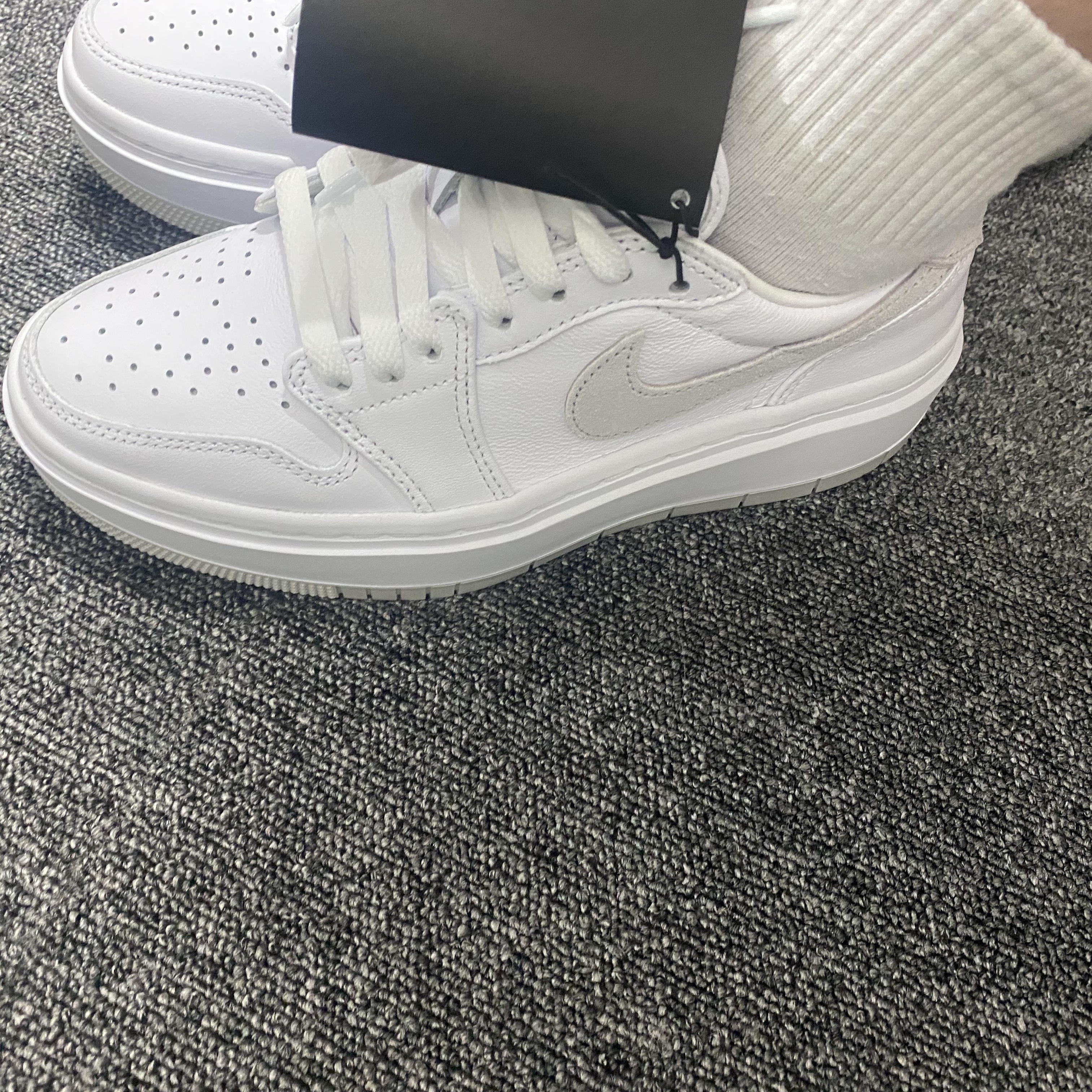 (W) Jordan 1 Elevate Low White Wolf Grey 착용 스타일 - 2